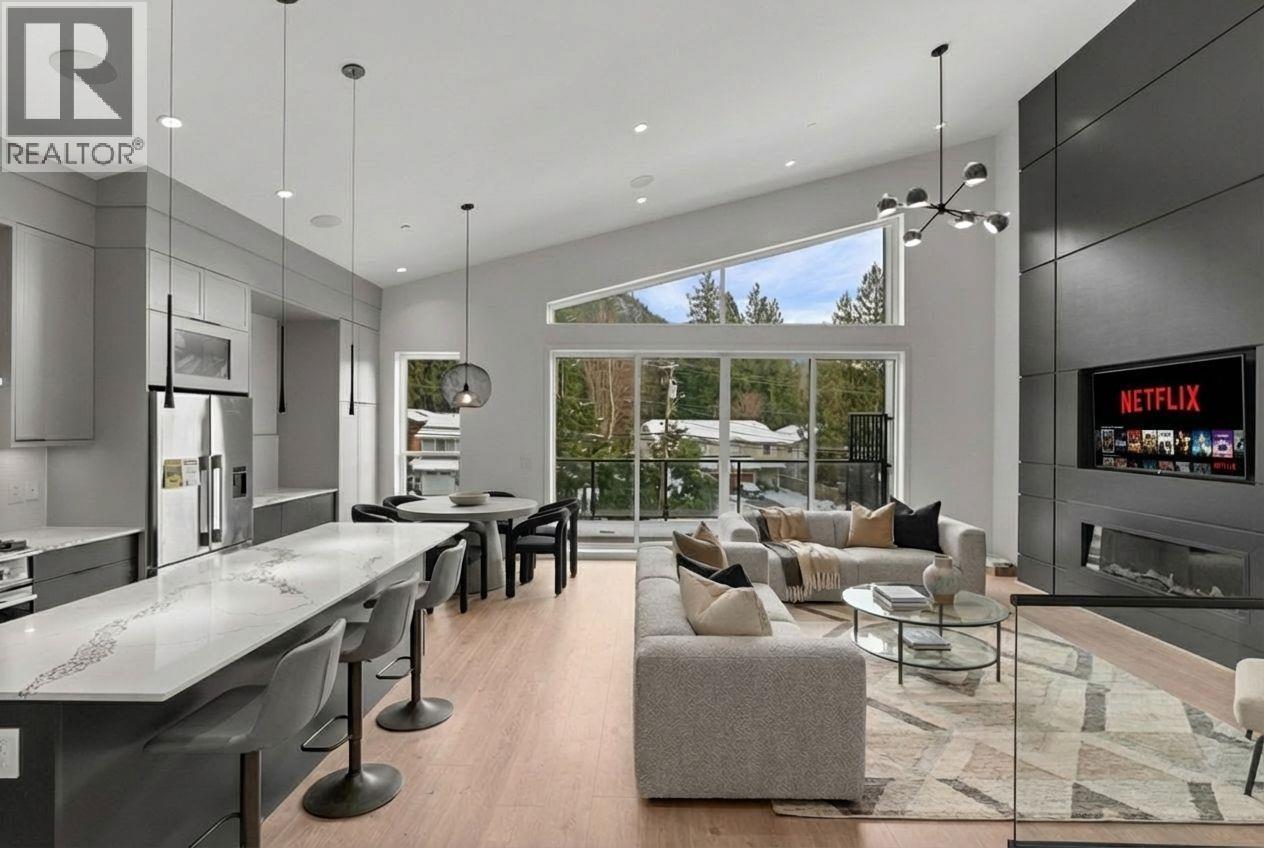 41717 Government Road, Squamish, British Columbia  V0N 1H0 - Photo 1 - R3147449