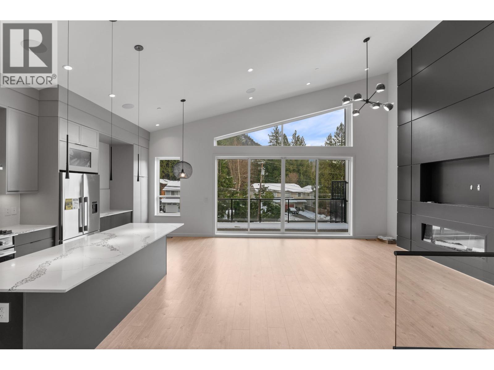 41717 Government Road, Squamish, British Columbia  V0N 1H0 - Photo 10 - R3147449