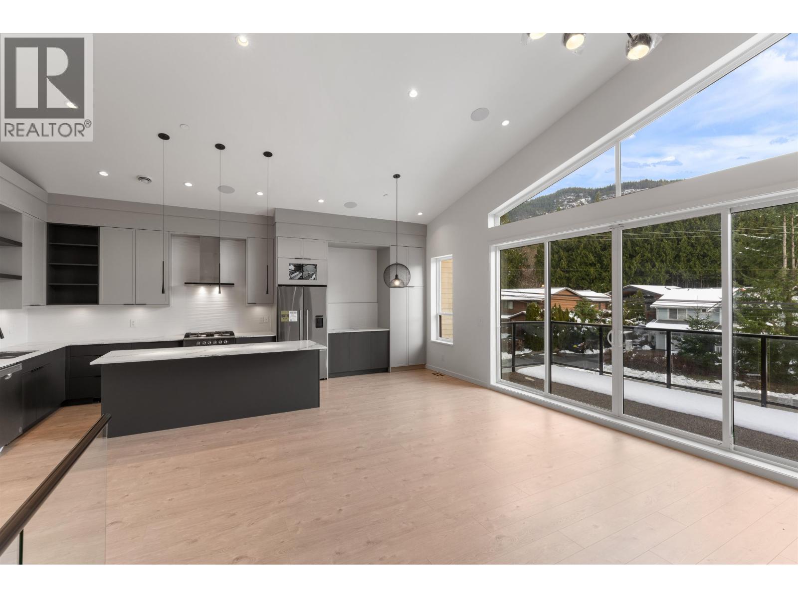 41717 Government Road, Squamish, British Columbia  V0N 1H0 - Photo 6 - R3147449
