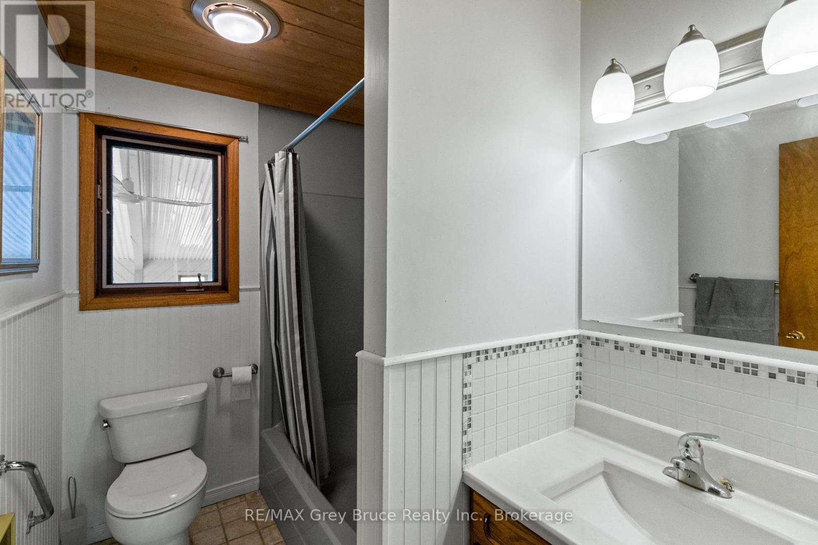 479 Dyers Bay Road, Northern Bruce Peninsula, Ontario N0H 1Z0 - Photo 16 - X13578034