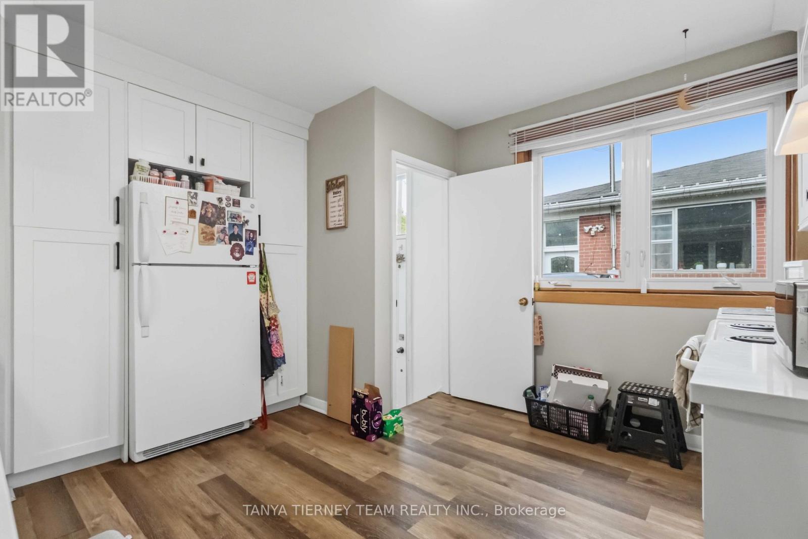 322 Rosedale Drive, Whitby, Ontario  L1N 1Z3 - Photo 13 - E13578022
