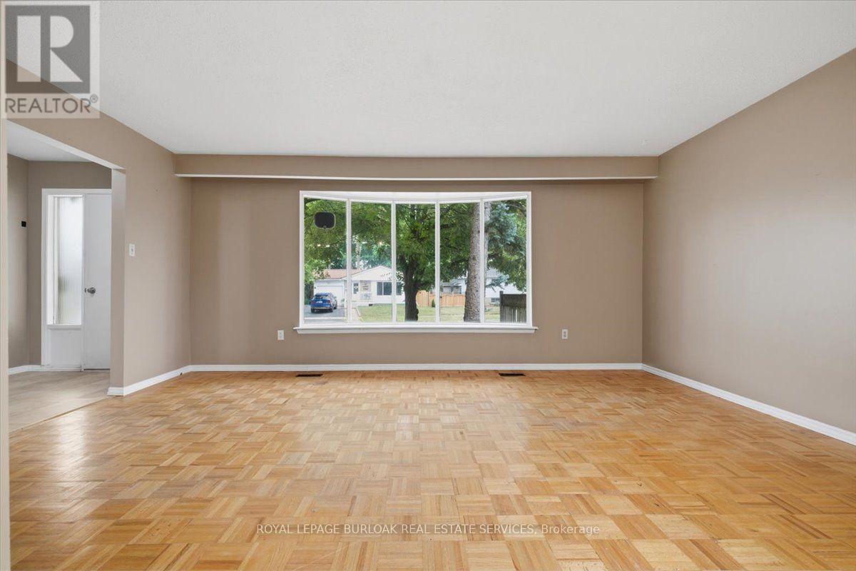 1262 Aldridge Crescent, Burlington, Ontario L7M 1H9 - Photo 5 - W13578008