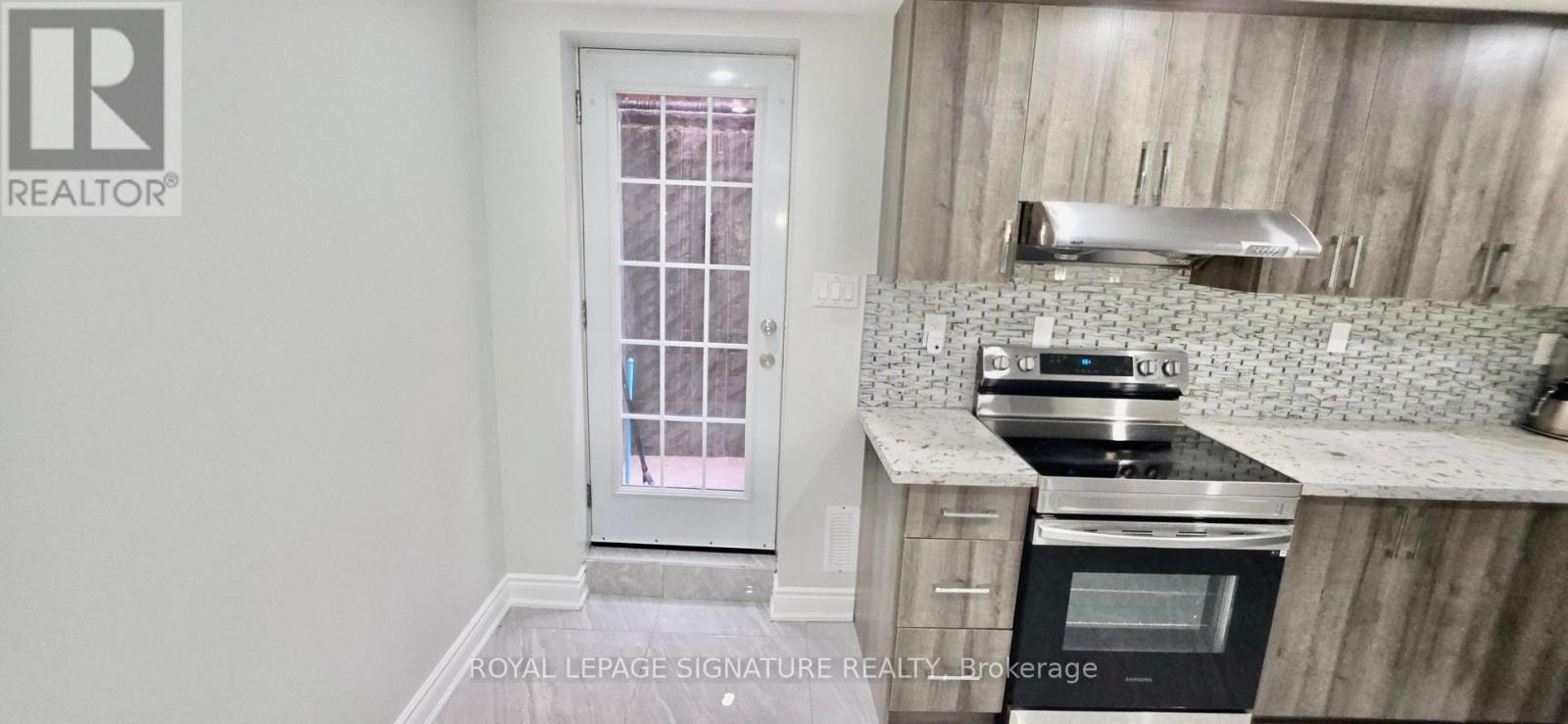 16a Hutton Crescent, Caledon, Ontario L7C 1B1 - Photo 2 - W13578028