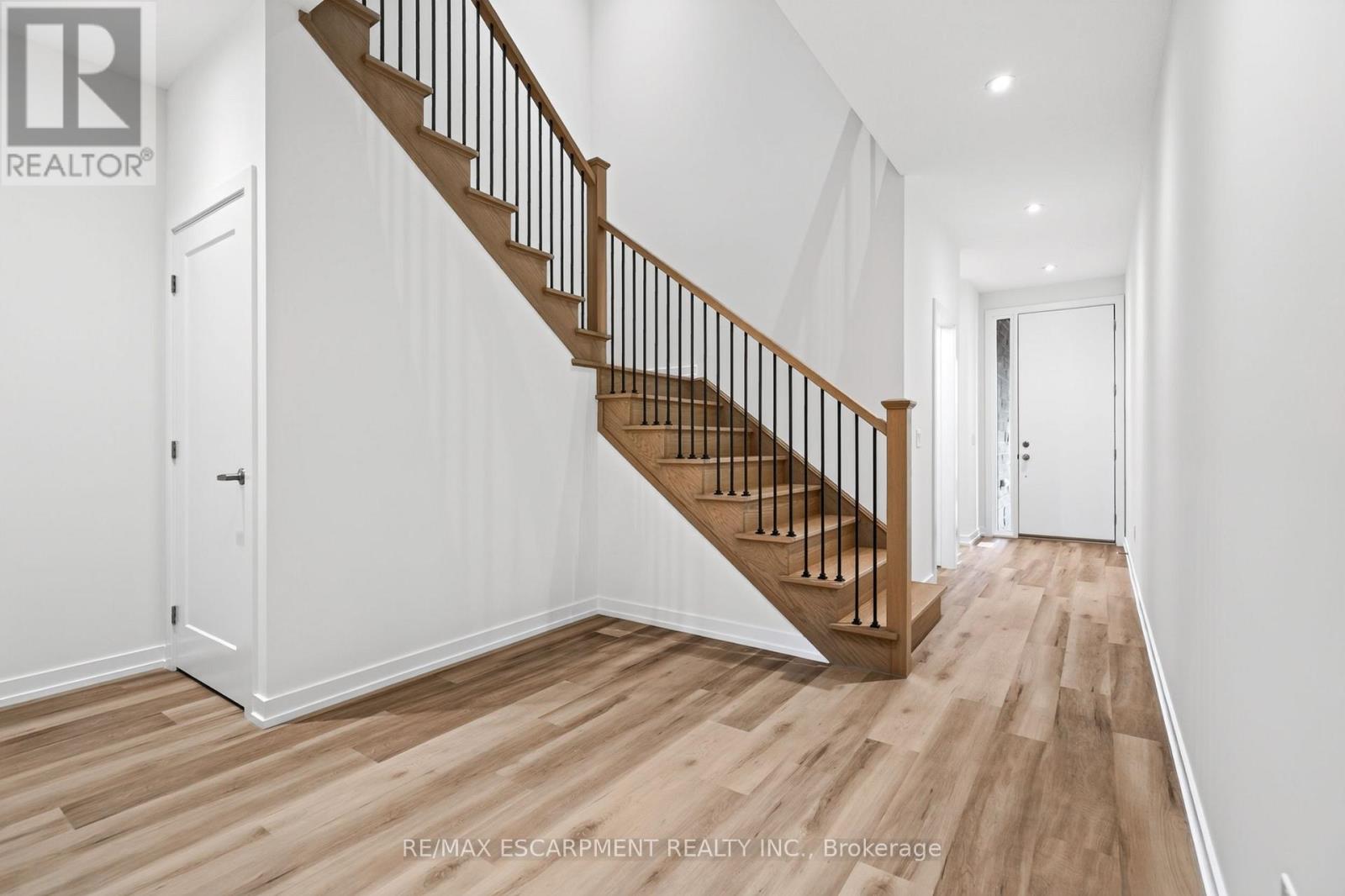 88 Valley Trail Place, Hamilton (Waterdown), Ontario  L8B 2A2 - Photo 4 - X13578020