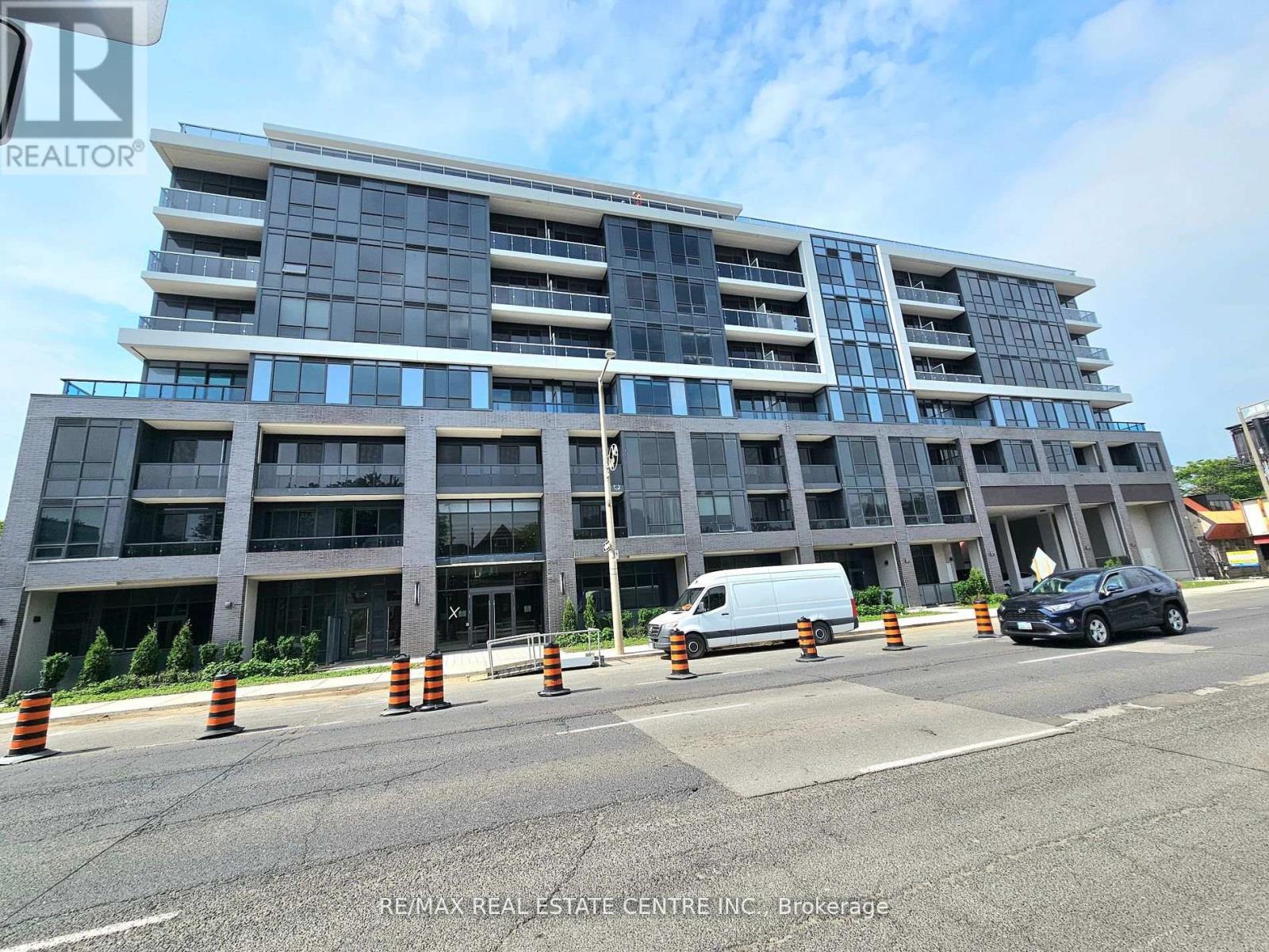 401 - 415 MAIN STREET W