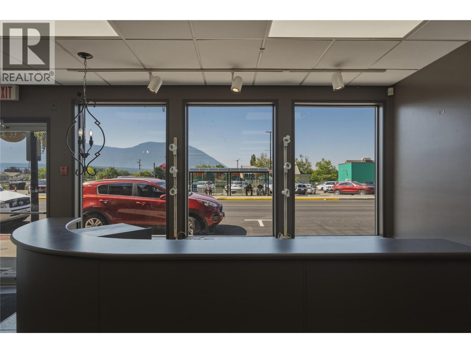 90 Lakeshore Drive NE Unit# 1, Salmon Arm, British Columbia V1E 4N3 - Photo 4 - 10395117