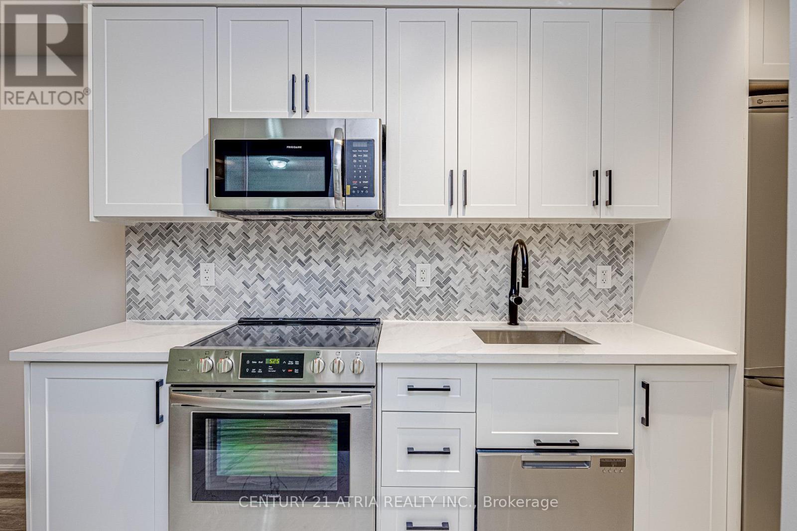1117 - 111 ELIZABETH STREET, Toronto (Bay Street Corridor)