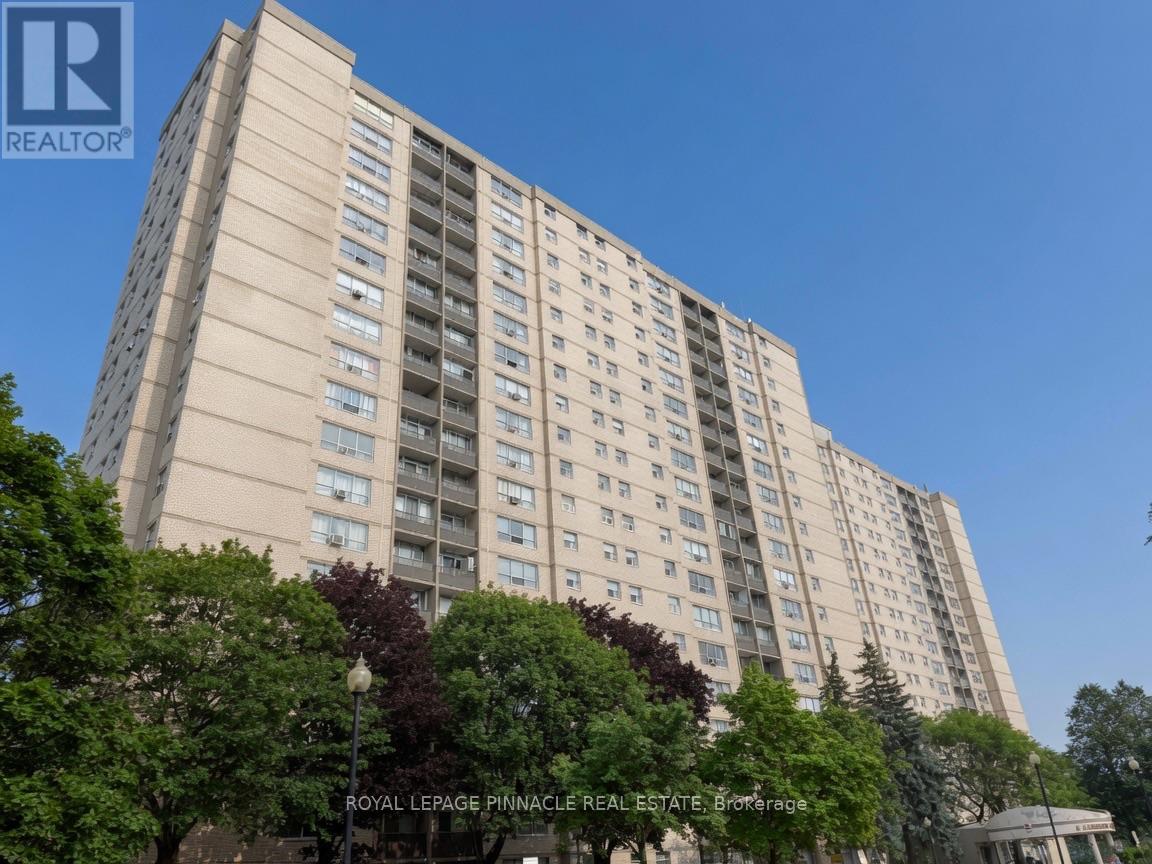 1512 - 5 PARKWAY FOREST DRIVE, Toronto (Henry Farm)