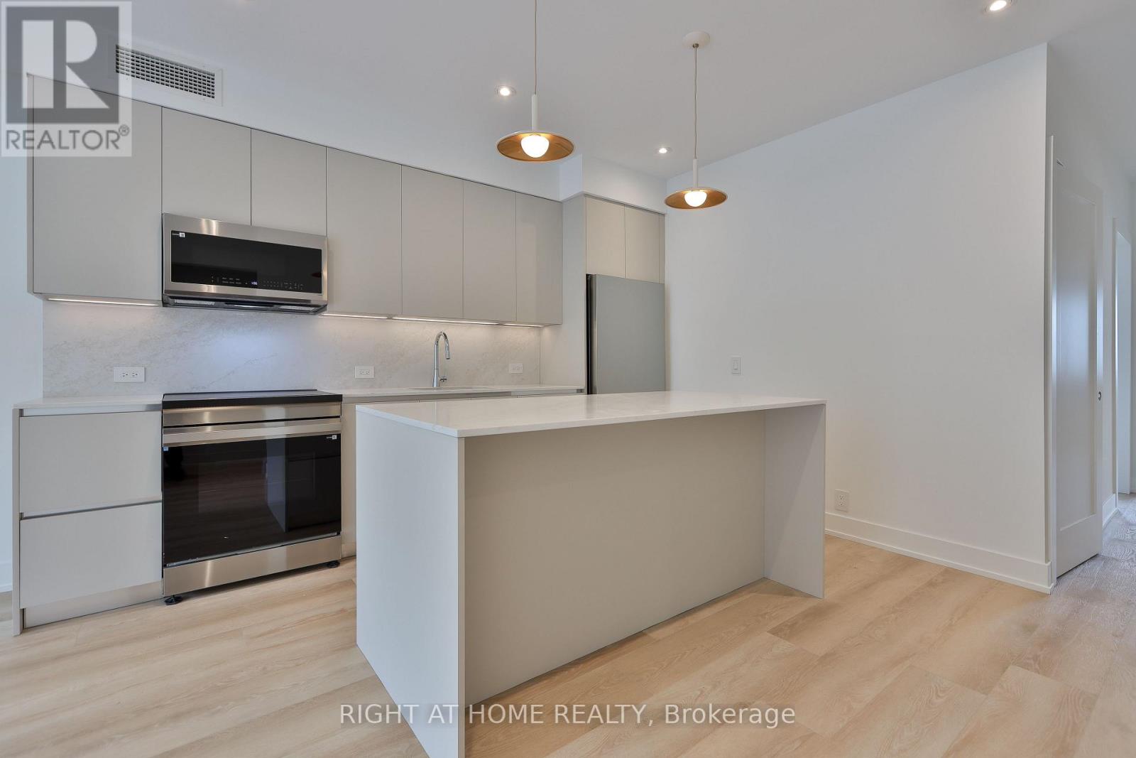 2 - 266 INDIAN GROVE