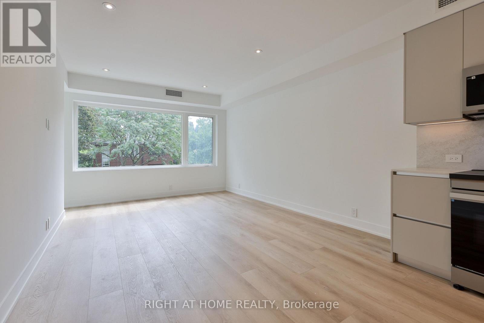 2 - 266 Indian Grove, Toronto, Ontario  M6P 2H5 - Photo 3 - W13578210