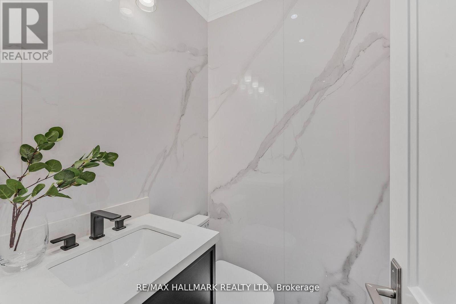 Main & 2nd Floor - 42 Agar Crescent, Toronto, Ontario  M9B 5A6 - Photo 15 - W13578240