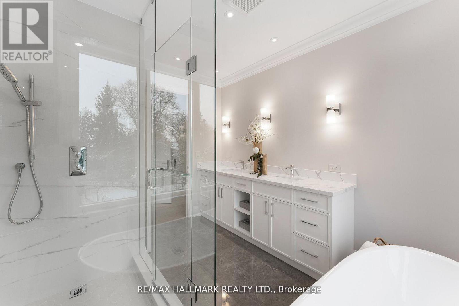 Main & 2nd Floor - 42 Agar Crescent, Toronto, Ontario  M9B 5A6 - Photo 31 - W13578240