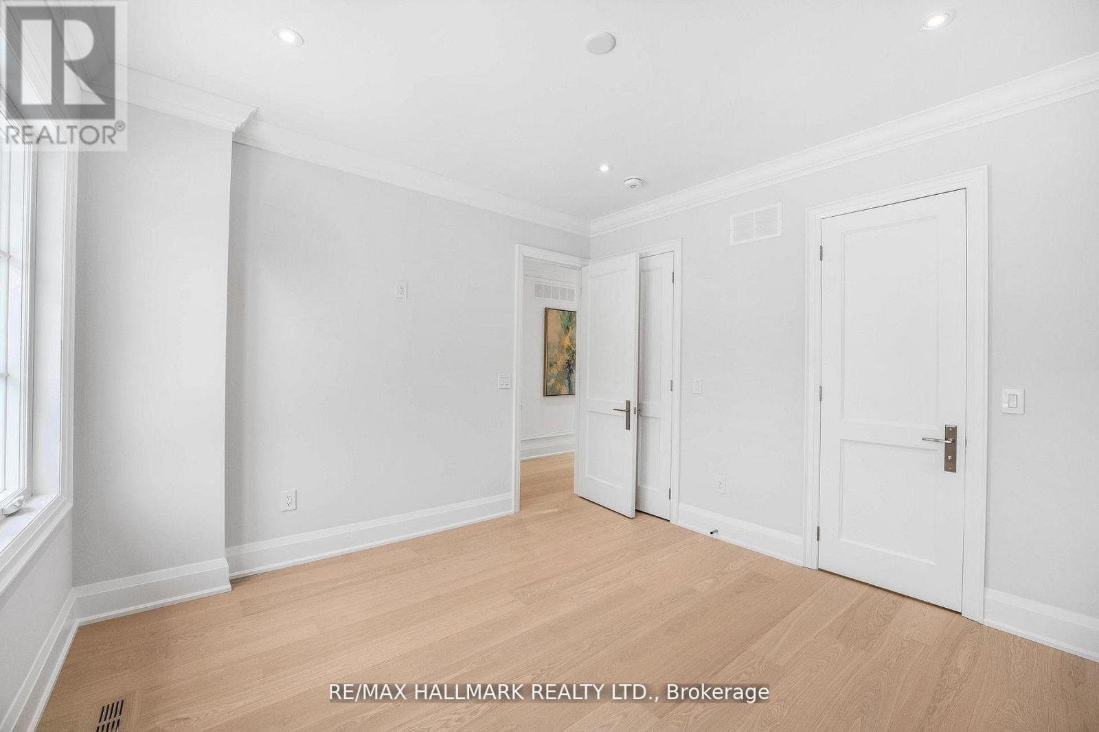 Main & 2nd Floor - 42 Agar Crescent, Toronto, Ontario  M9B 5A6 - Photo 37 - W13578240