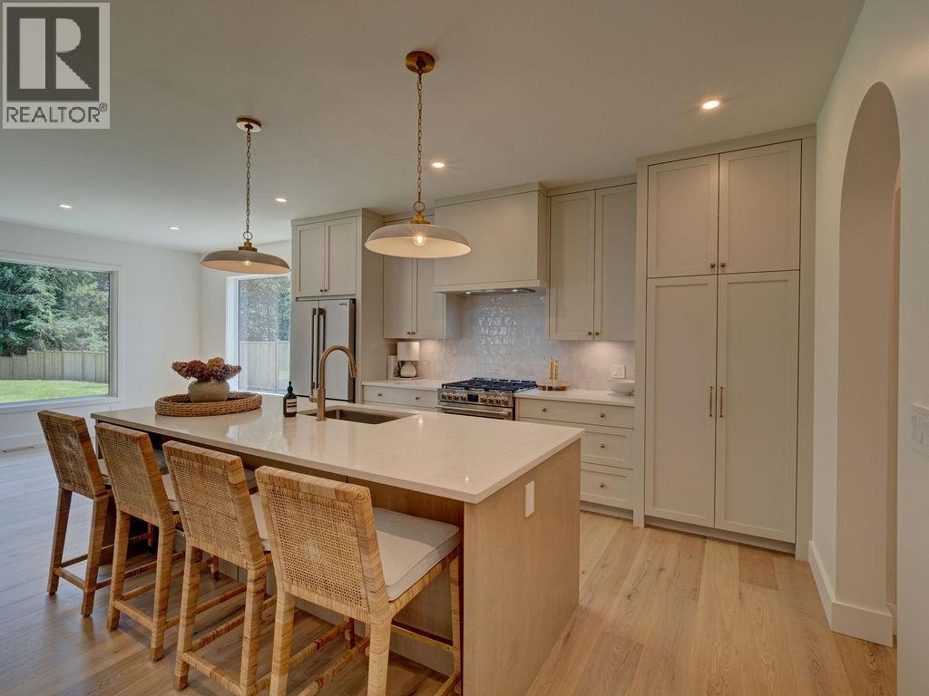 414 Solaz Place, Gibsons, British Columbia  V0N 1V5 - Photo 8 - R3131535
