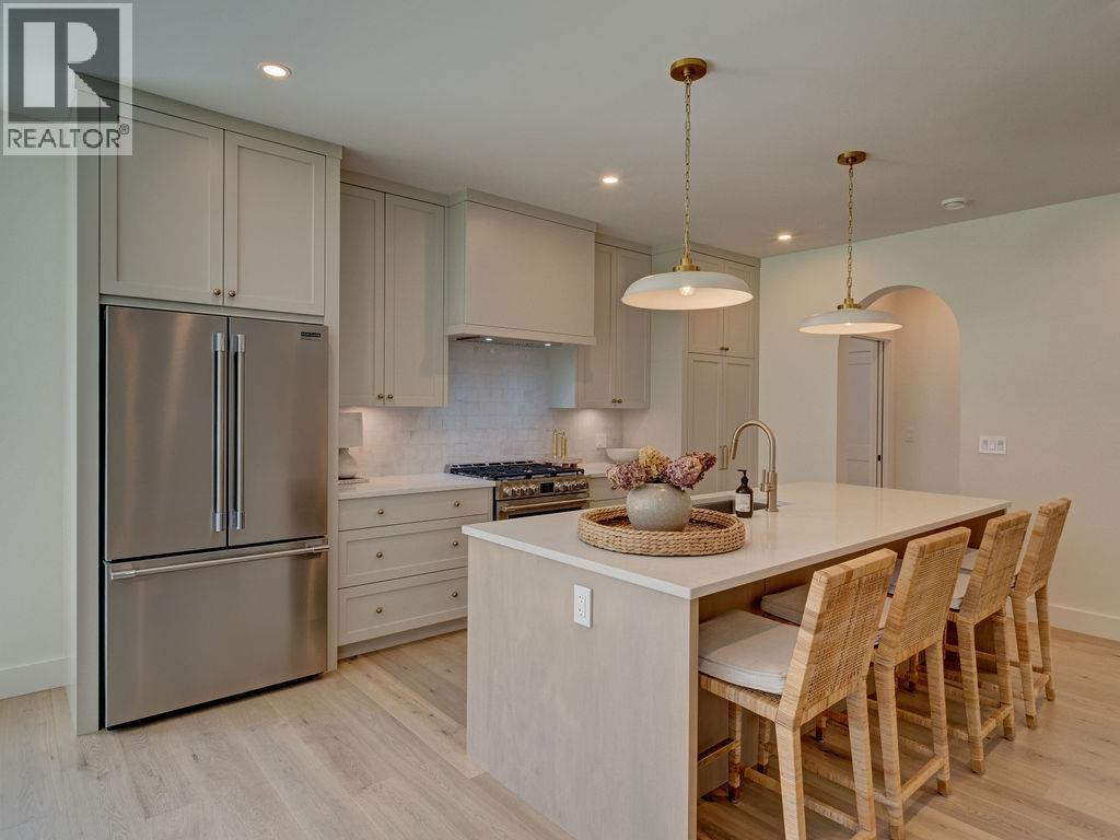 414 Solaz Place, Gibsons, British Columbia  V0N 1V5 - Photo 9 - R3131535