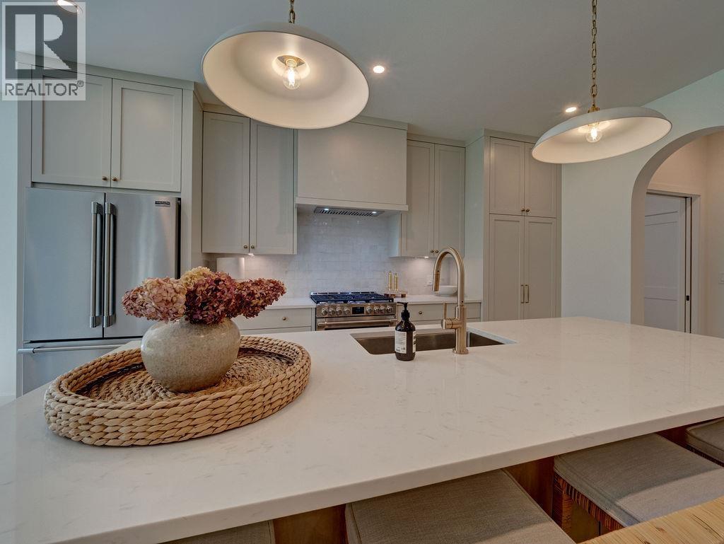 414 Solaz Place, Gibsons, British Columbia  V0N 1V5 - Photo 12 - R3131535