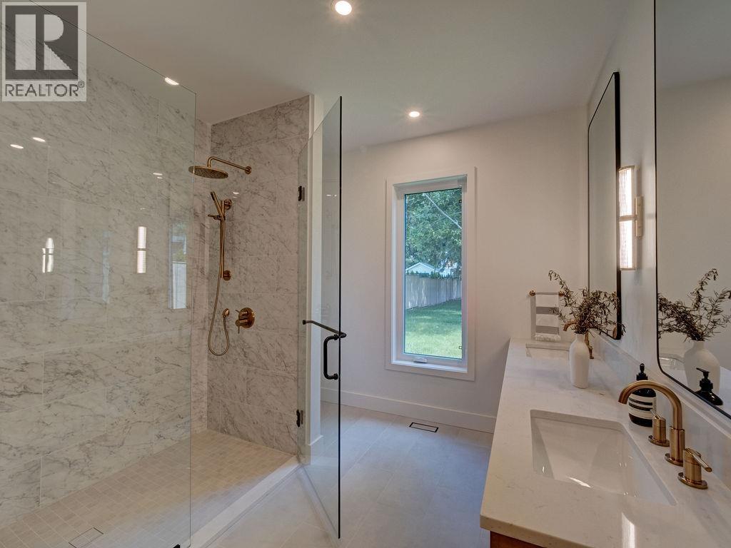 414 Solaz Place, Gibsons, British Columbia  V0N 1V5 - Photo 21 - R3131535