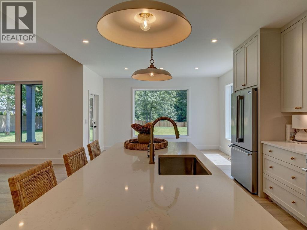 414 Solaz Place, Gibsons, British Columbia  V0N 1V5 - Photo 15 - R3131535