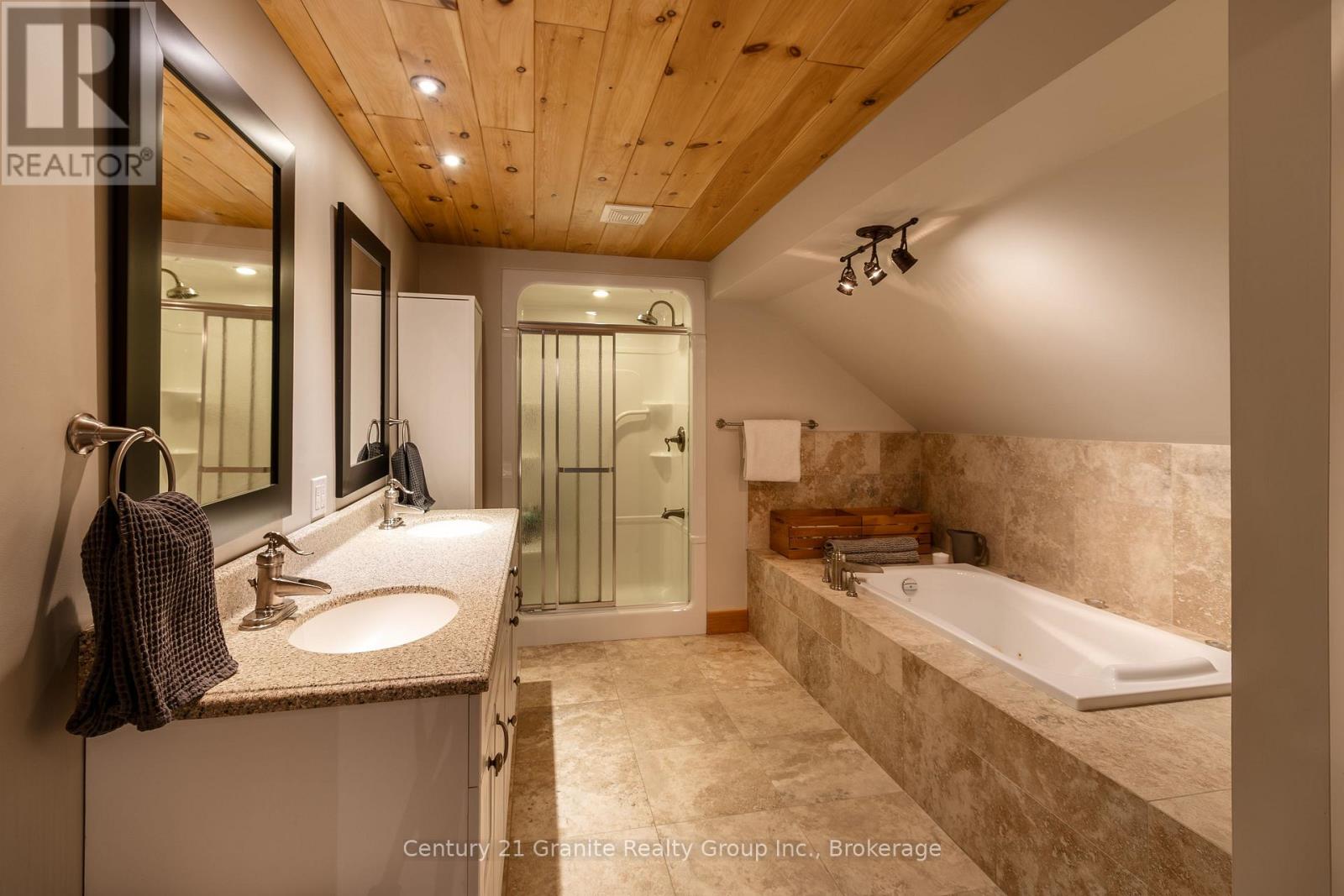 2029 Little Hawk Lake Road, Algonquin Highlands, Ontario  K0M 1S0 - Photo 22 - X12928426