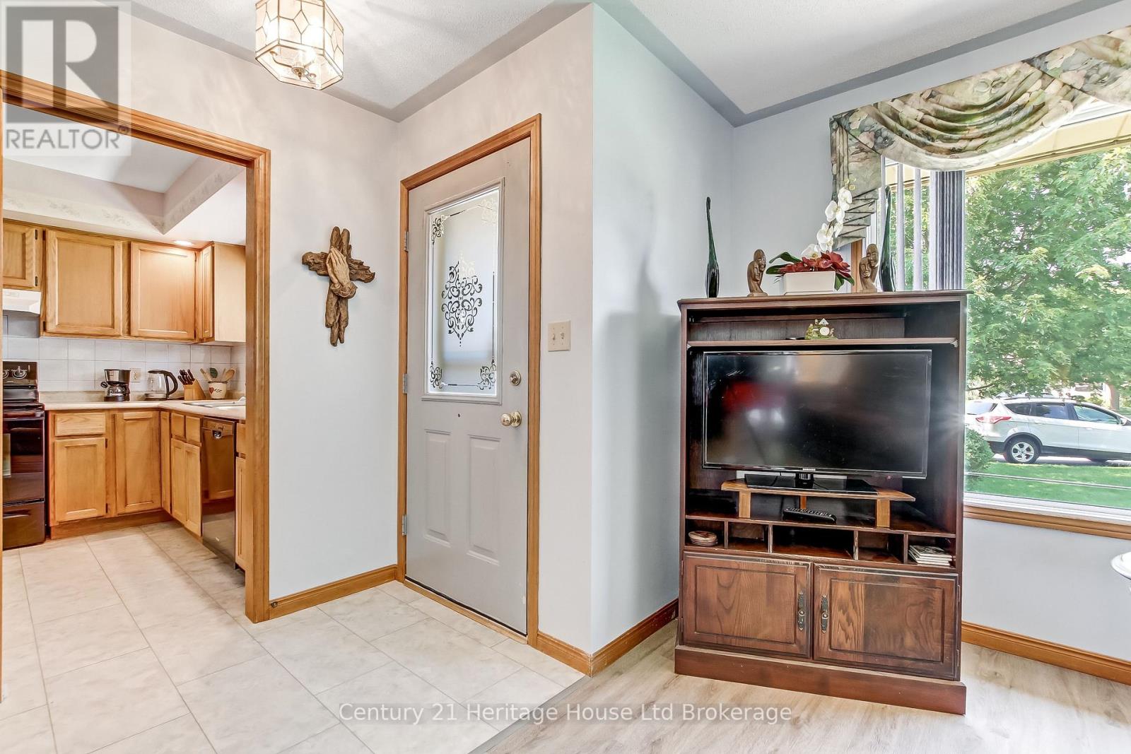27 O'rourke Pl Place E, Woodstock, Ontario N4S 8T9 - Photo 2 - X13578534