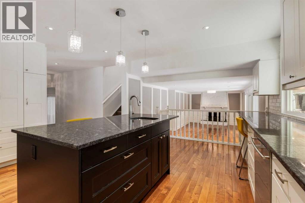 416 Oakhill Place SW, Calgary, Alberta  T2V 3X6 - Photo 3 - A2321125