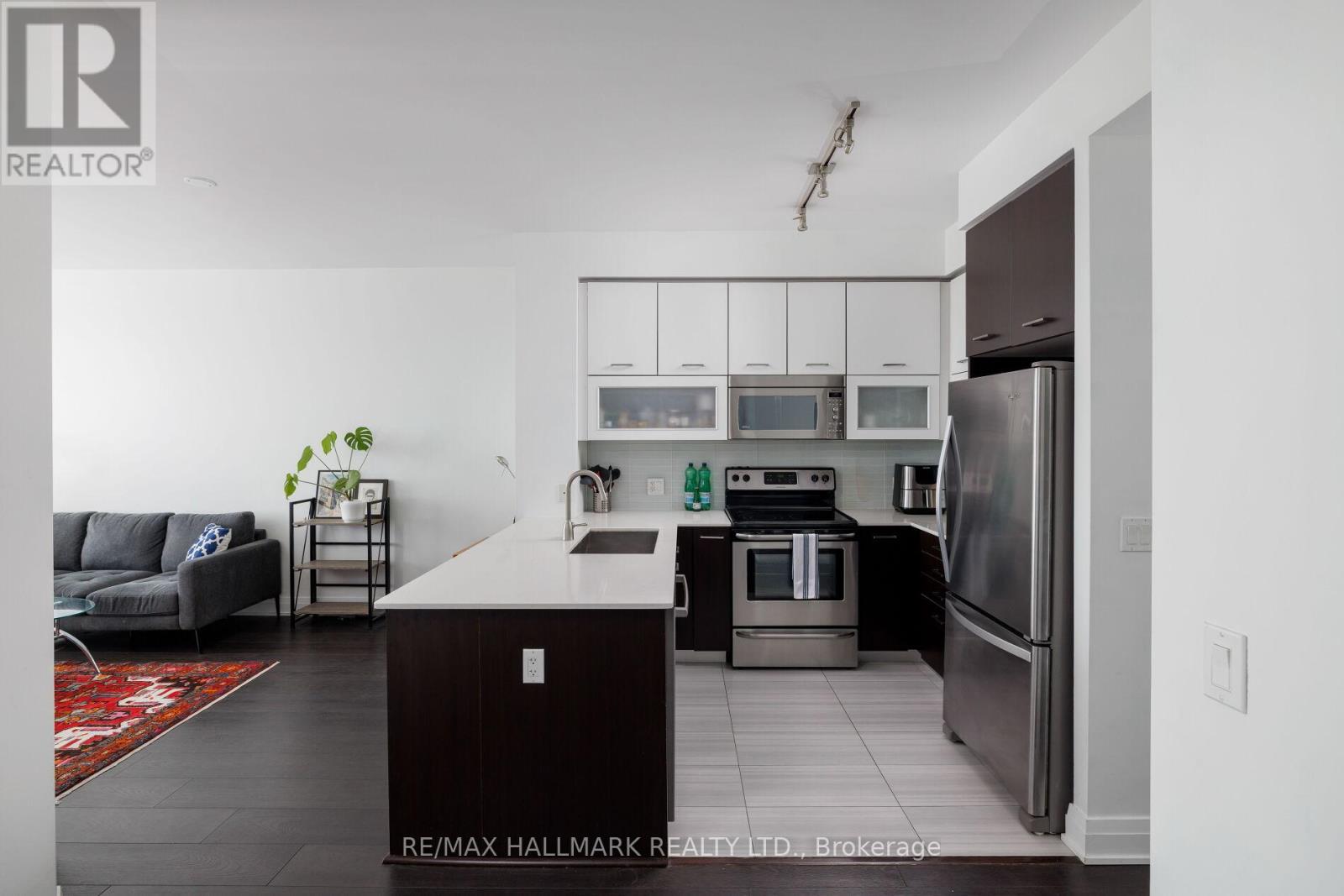 1401 - 530 St Clair Avenue W, Toronto, Ontario  M6C 0A2 - Photo 8 - C13578486