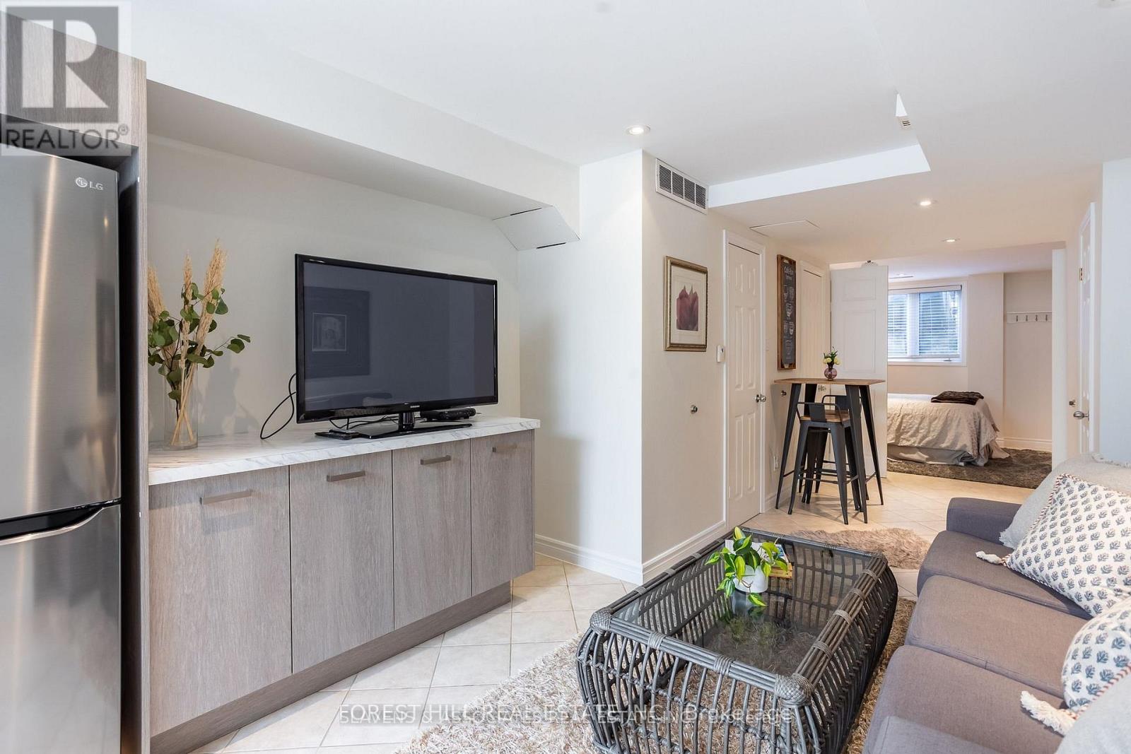 Lower - 108 Dupont Street, Toronto, Ontario M5R 1V2 - Photo 3 - C13578516
