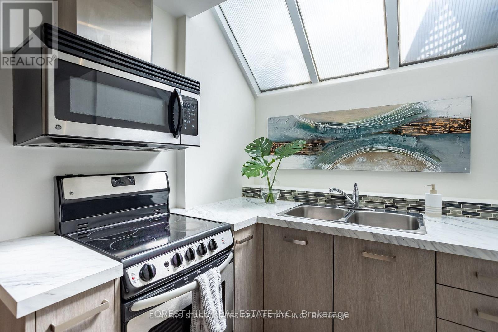 Lower - 108 Dupont Street, Toronto, Ontario M5R 1V2 - Photo 5 - C13578516