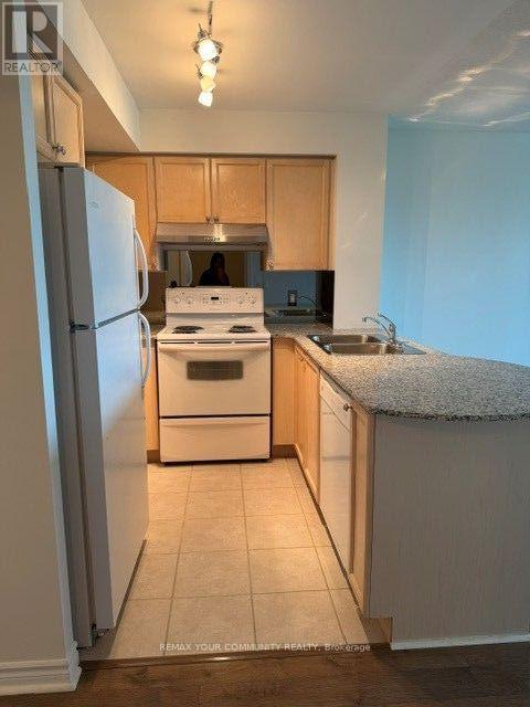 813 - 17 Barberry Place, Toronto, Ontario  M2K 3E2 - Photo 4 - C13567190