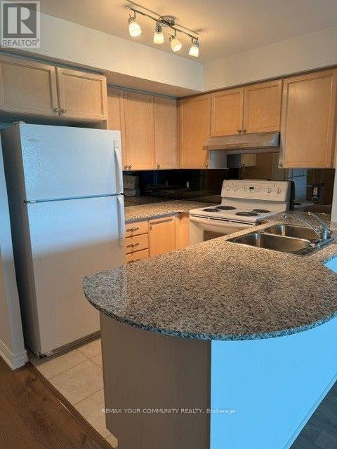 813 - 17 Barberry Place, Toronto, Ontario  M2K 3E2 - Photo 3 - C13567190