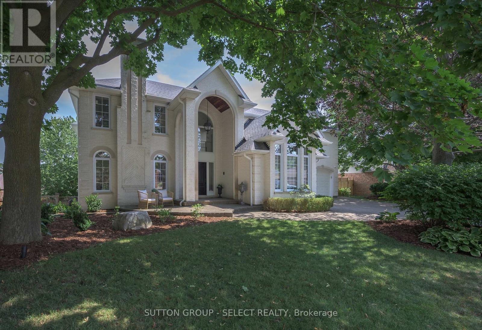 39 BUTTERNUT GROVE, London South, Ontario