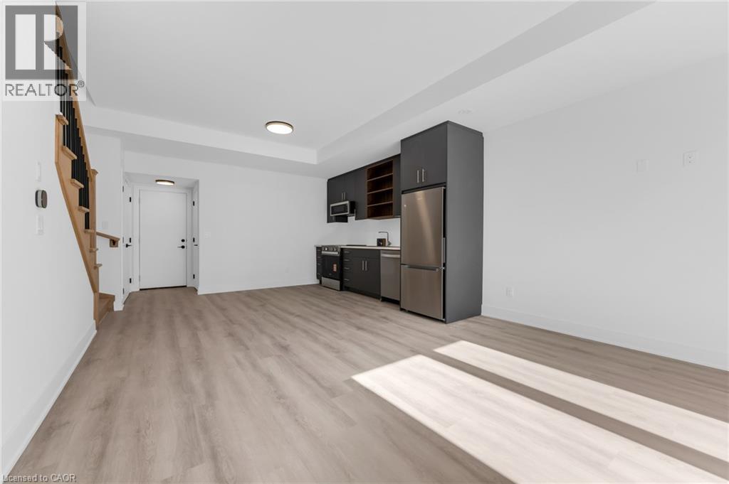 146 EVERETT Common