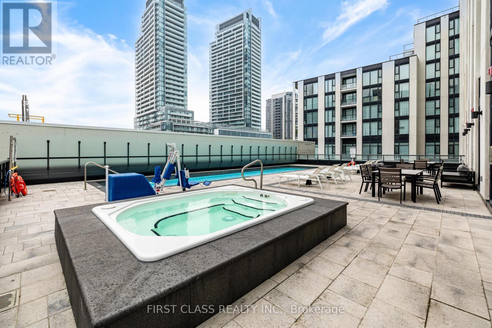 5858 YONGE STREET