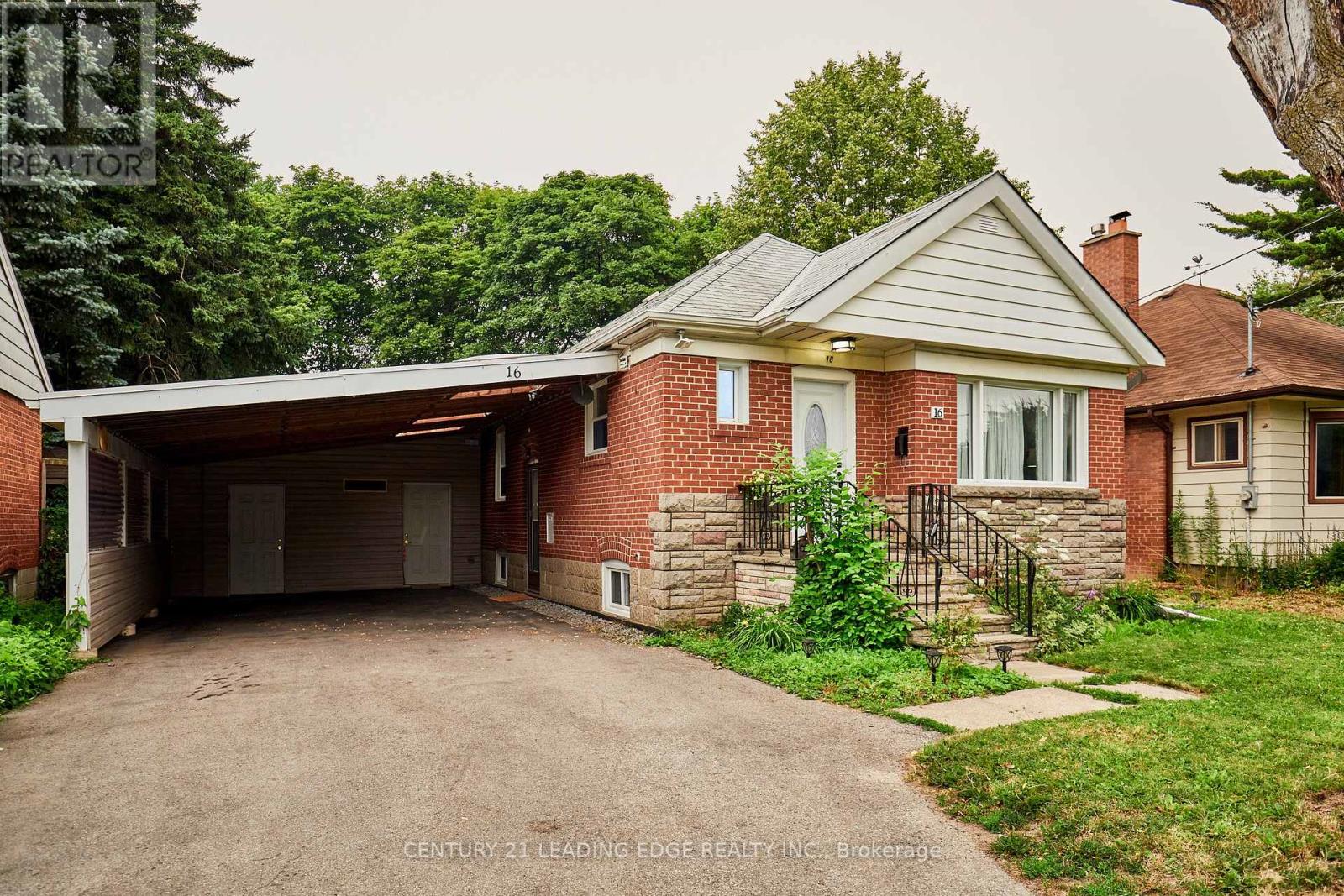 <div class="slider-price">$979,900</div><p>16 Mccowan Road, Toronto, Ontario</p>
