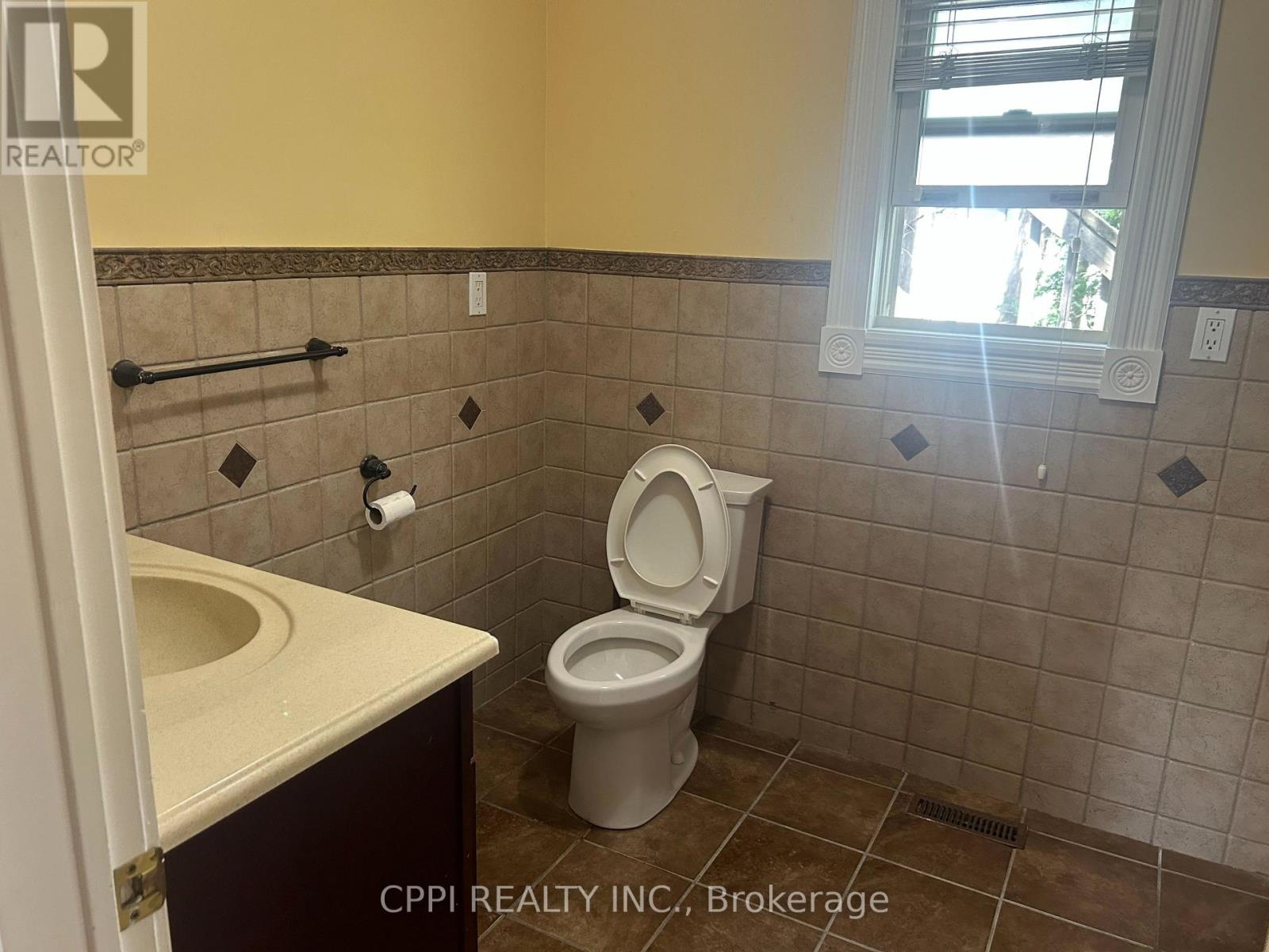 Main - 86 Church Street S, Ajax, Ontario  L1S 6B4 - Photo 3 - E13578688