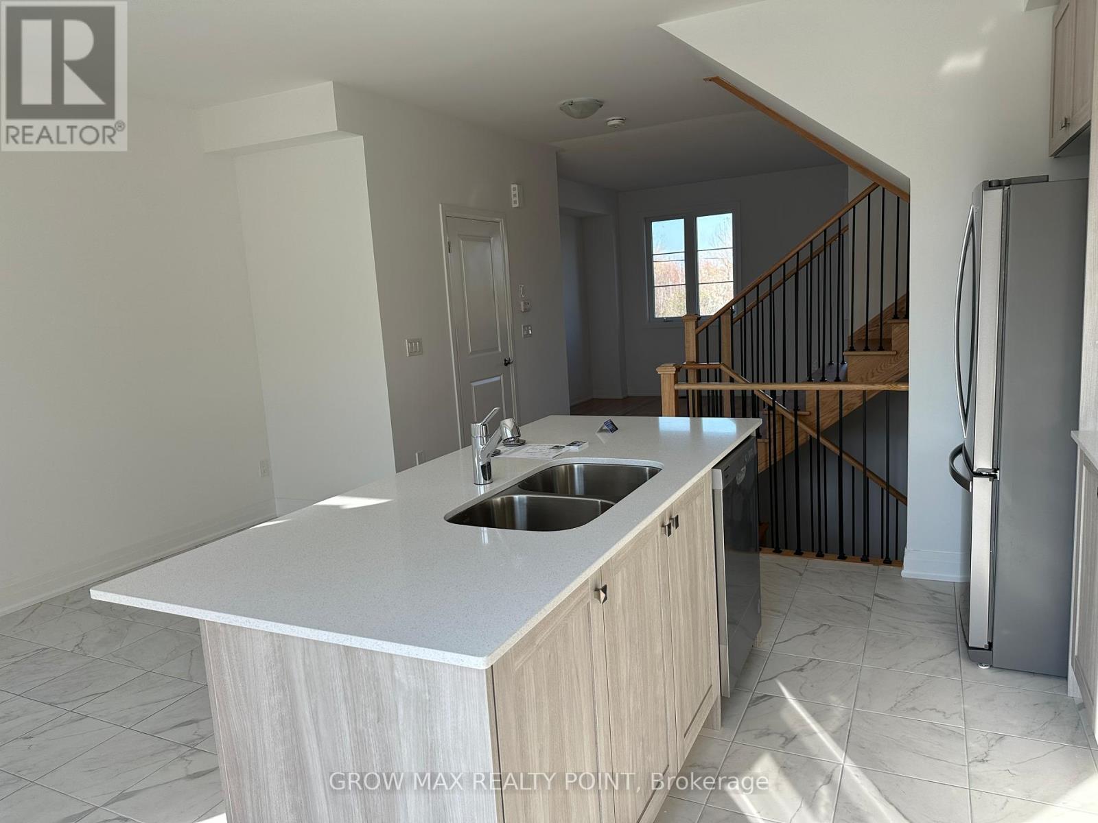 52 Waterside Way, Whitby, Ontario  L1N 0N1 - Photo 7 - E13578726