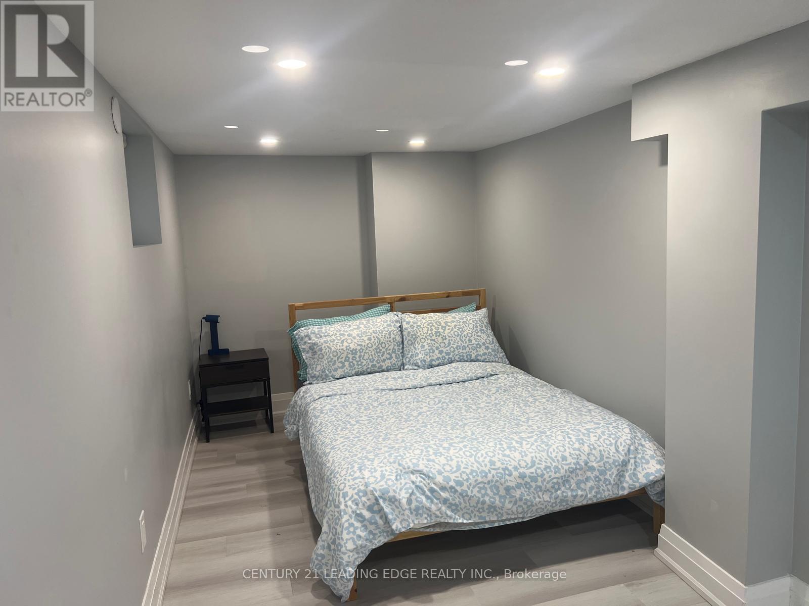 15 Westbrook Avenue, Toronto, Ontario  M4C 2G1 - Photo 18 - E13578746
