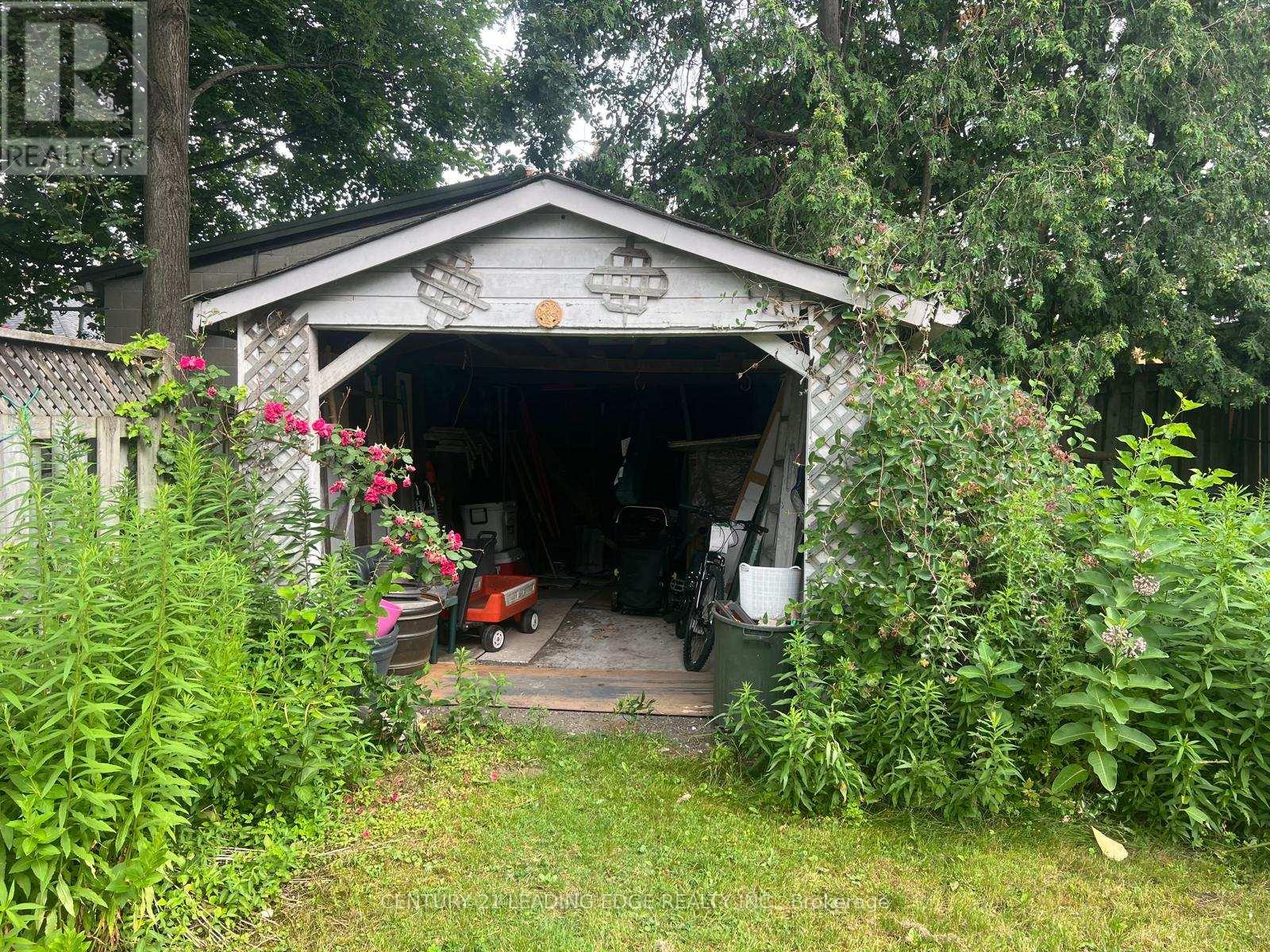 15 Westbrook Avenue, Toronto, Ontario  M4C 2G1 - Photo 20 - E13578746