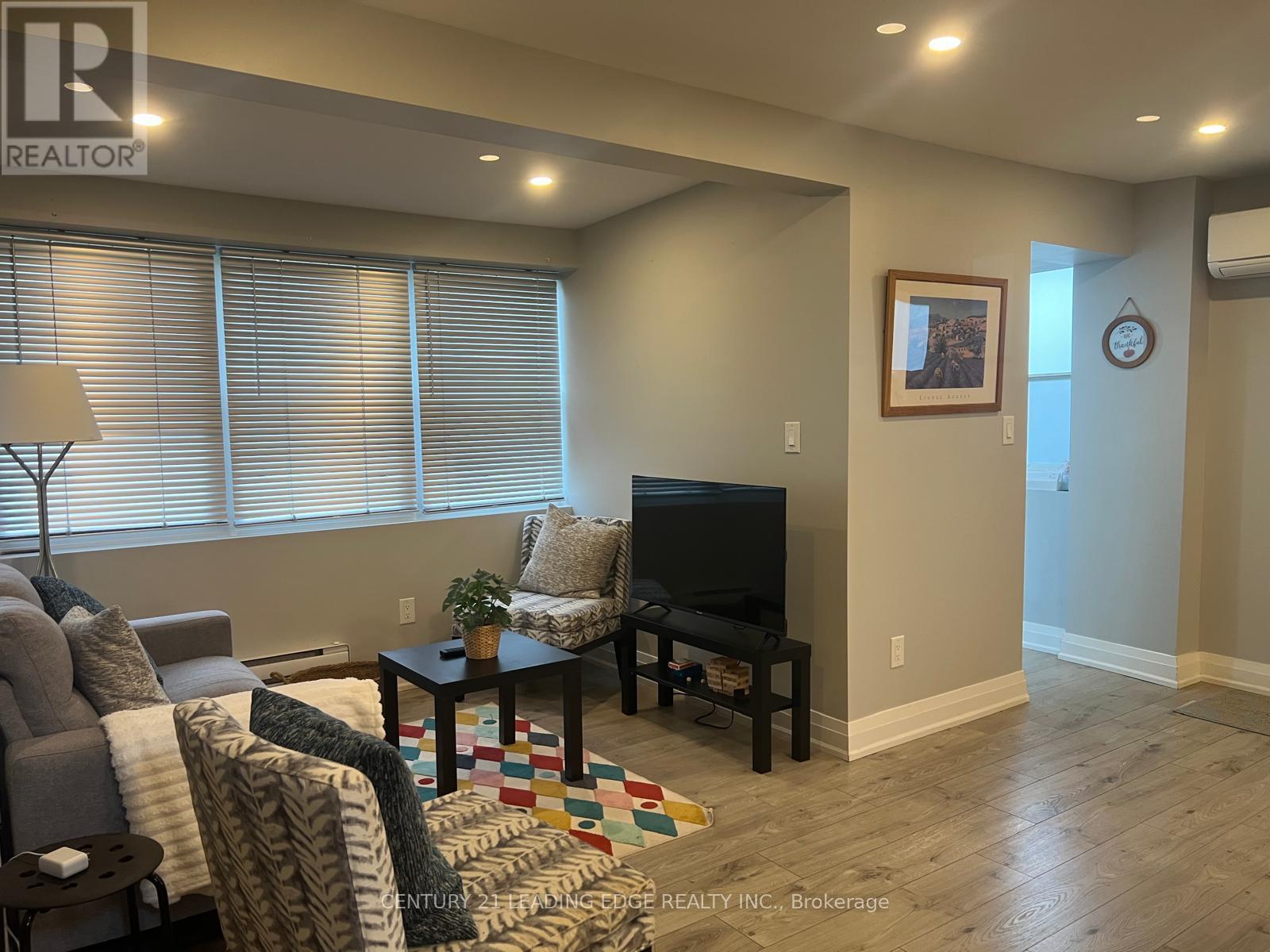15 Westbrook Avenue, Toronto, Ontario  M4C 2G1 - Photo 4 - E13578746