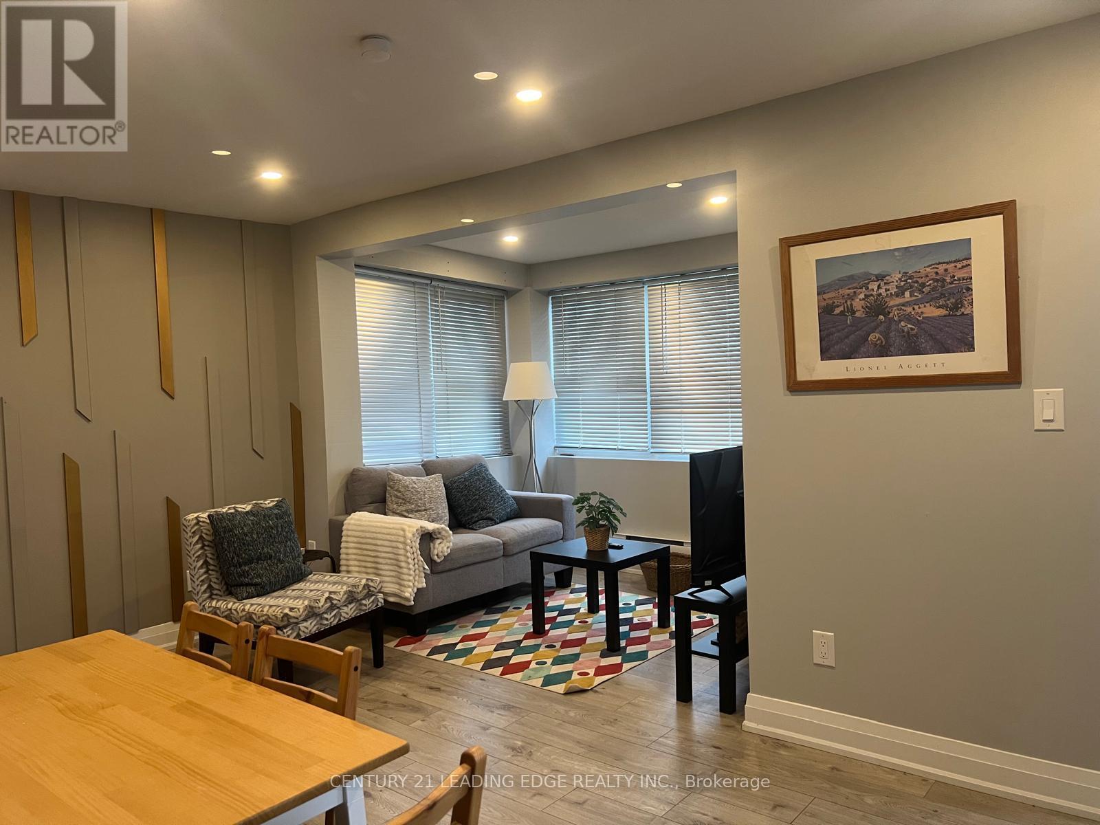 15 Westbrook Avenue, Toronto, Ontario  M4C 2G1 - Photo 5 - E13578746