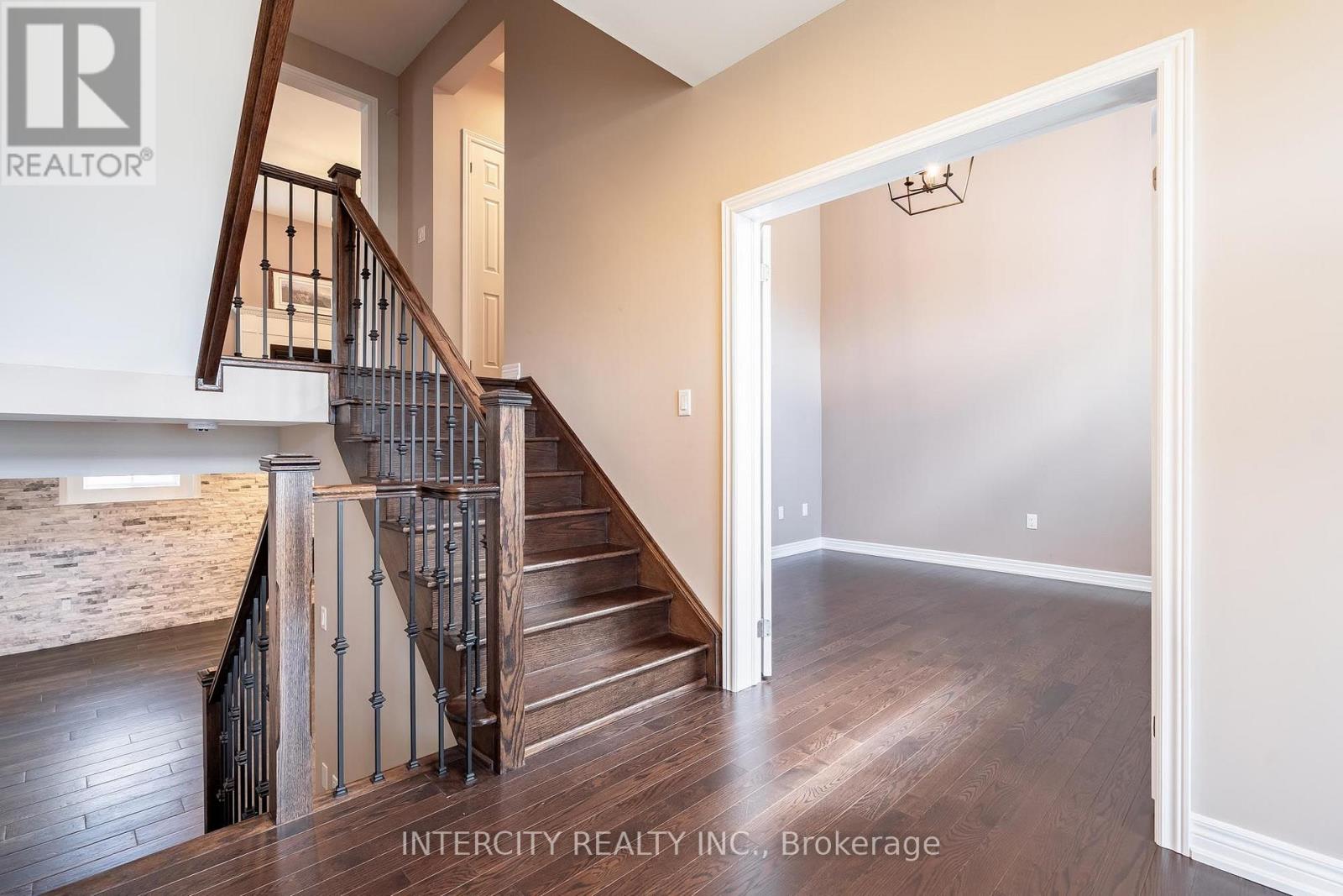 6 Flay Court, Innisfil (Cookstown), Ontario  L0L 1L0 - Photo 7 - N13578602