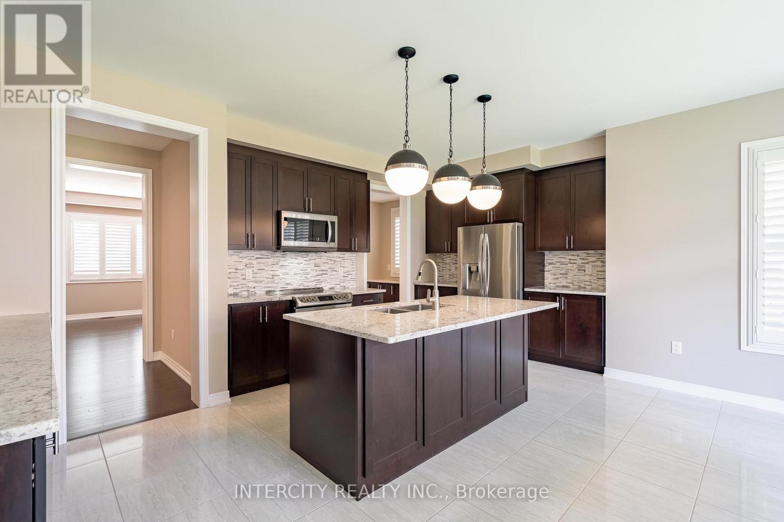 6 Flay Court, Innisfil (Cookstown), Ontario  L0L 1L0 - Photo 8 - N13578602