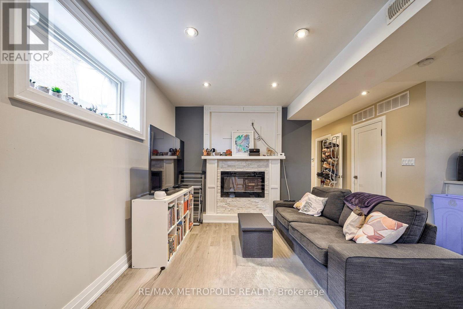 Basement - 14 Stephen Drive, Toronto, Ontario  M8Y 3M5 - Photo 12 - W13578800