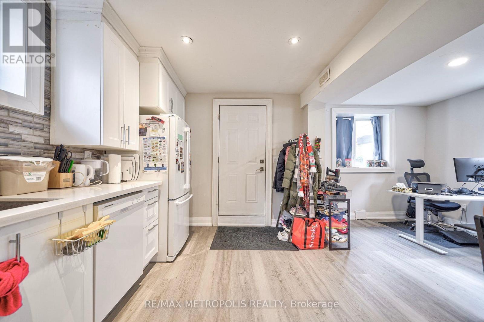 Basement - 14 Stephen Drive, Toronto, Ontario  M8Y 3M5 - Photo 16 - W13578800