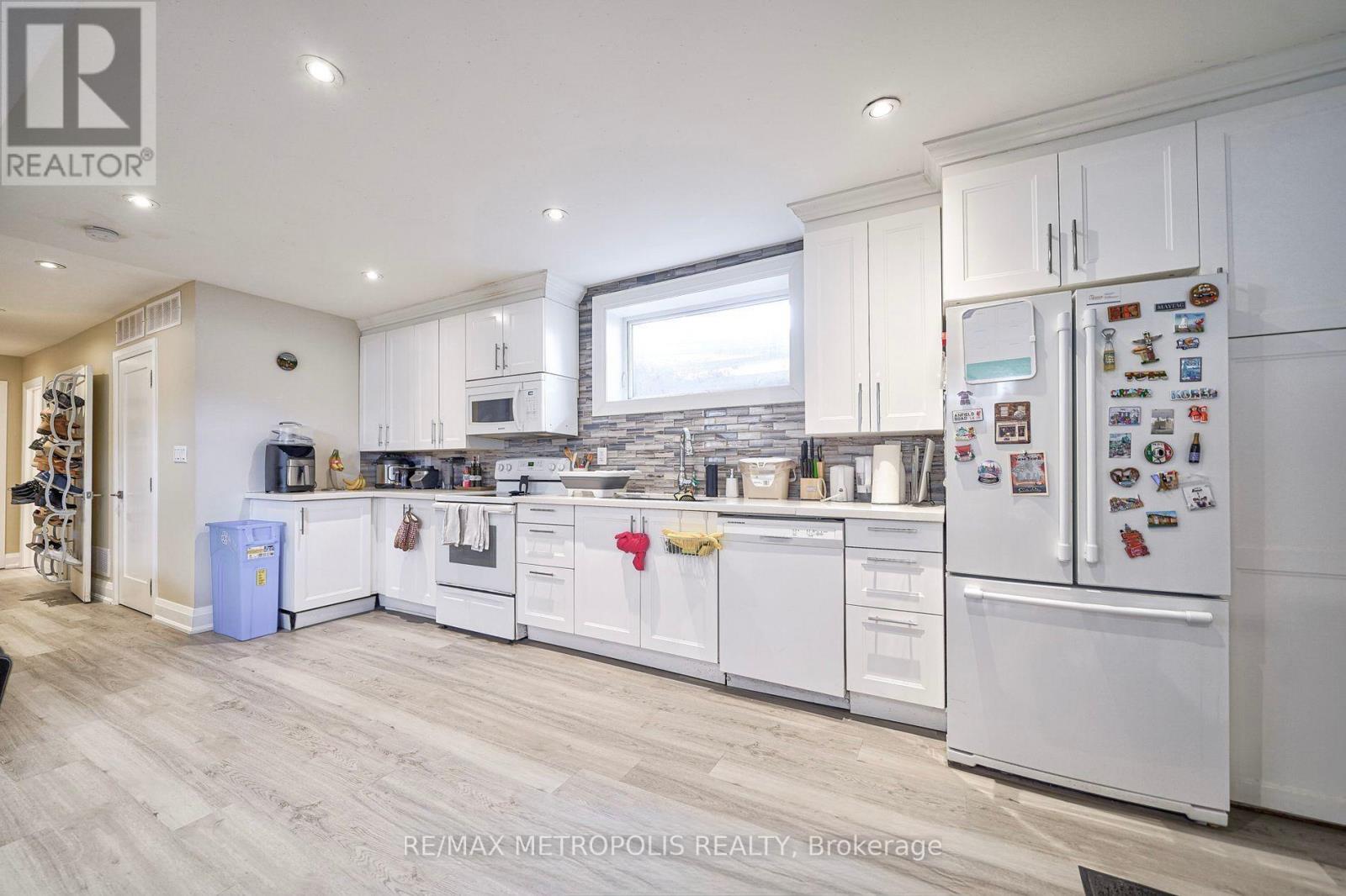 Basement - 14 Stephen Drive, Toronto, Ontario  M8Y 3M5 - Photo 18 - W13578800