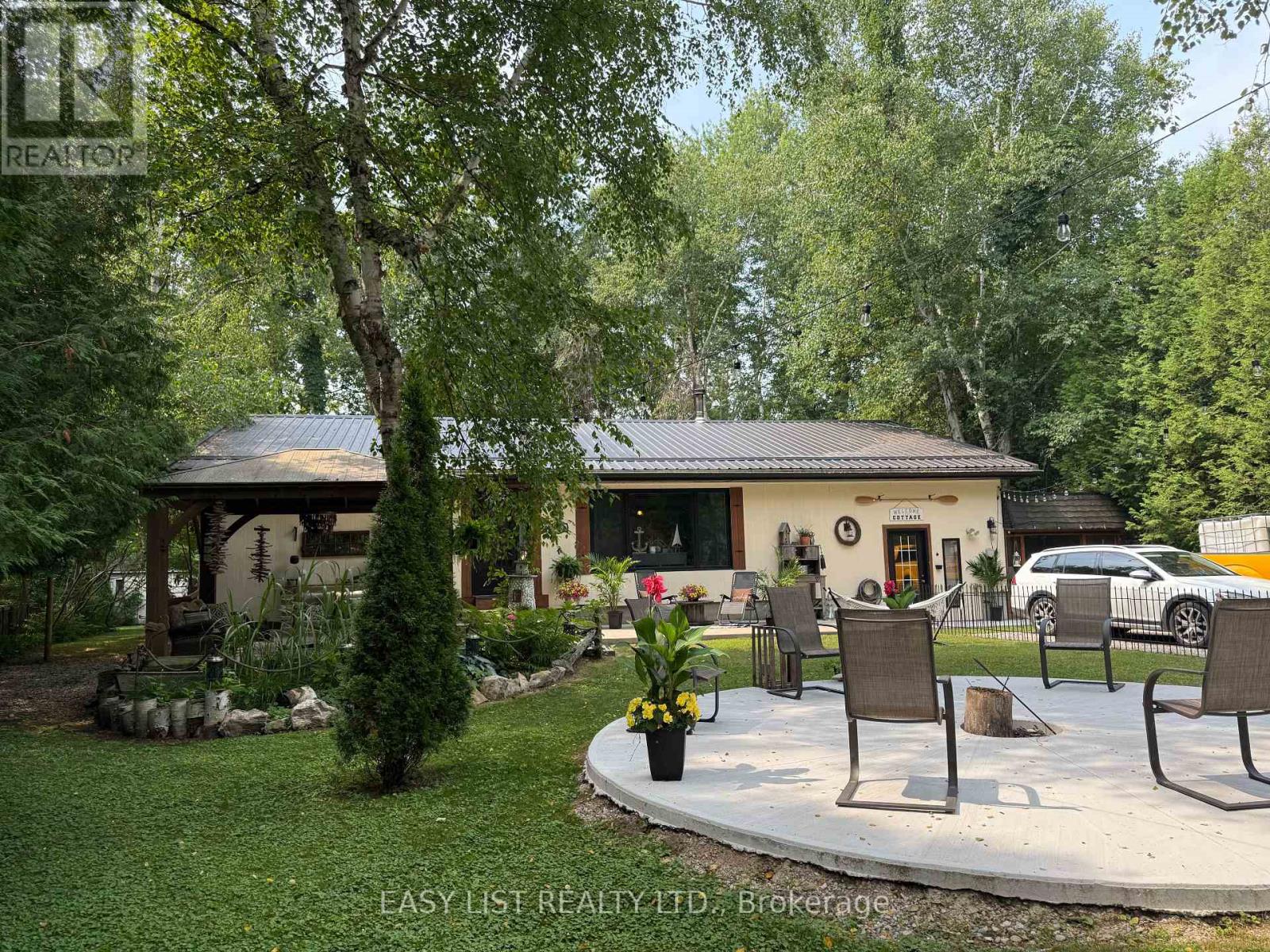 6087 Birch Lane, Lambton Shores, Ontario  N0N 1J1 - Photo 5 - X13578752