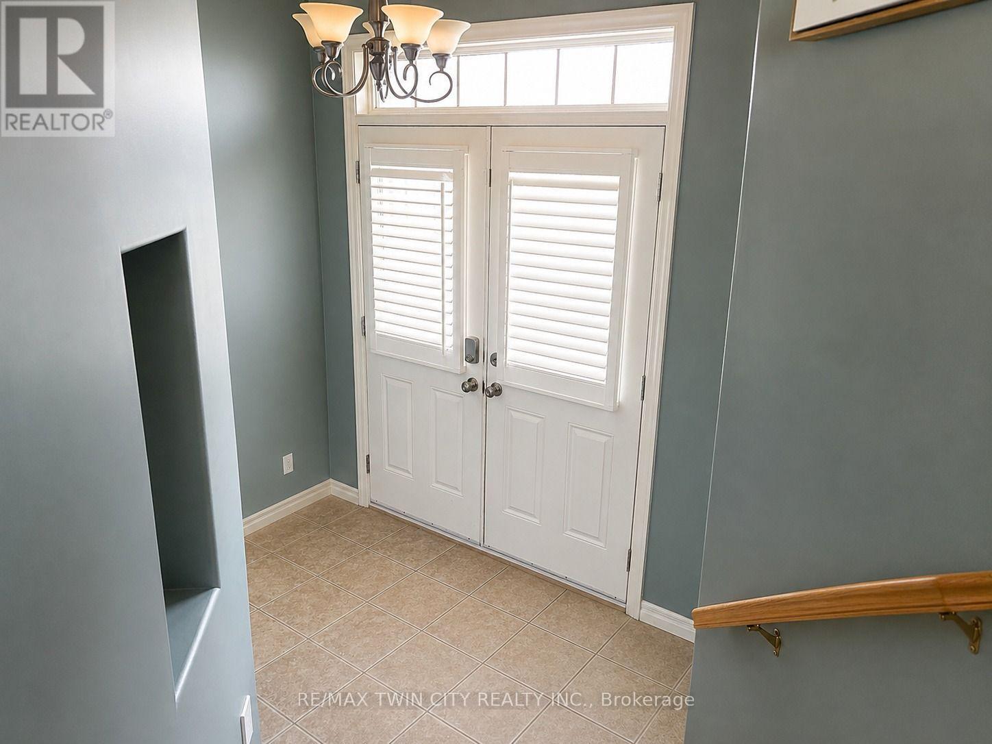 Upper - 72 Newcastle Drive, Kitchener, Ontario N2R 1X2 - Photo 3 - X13578772