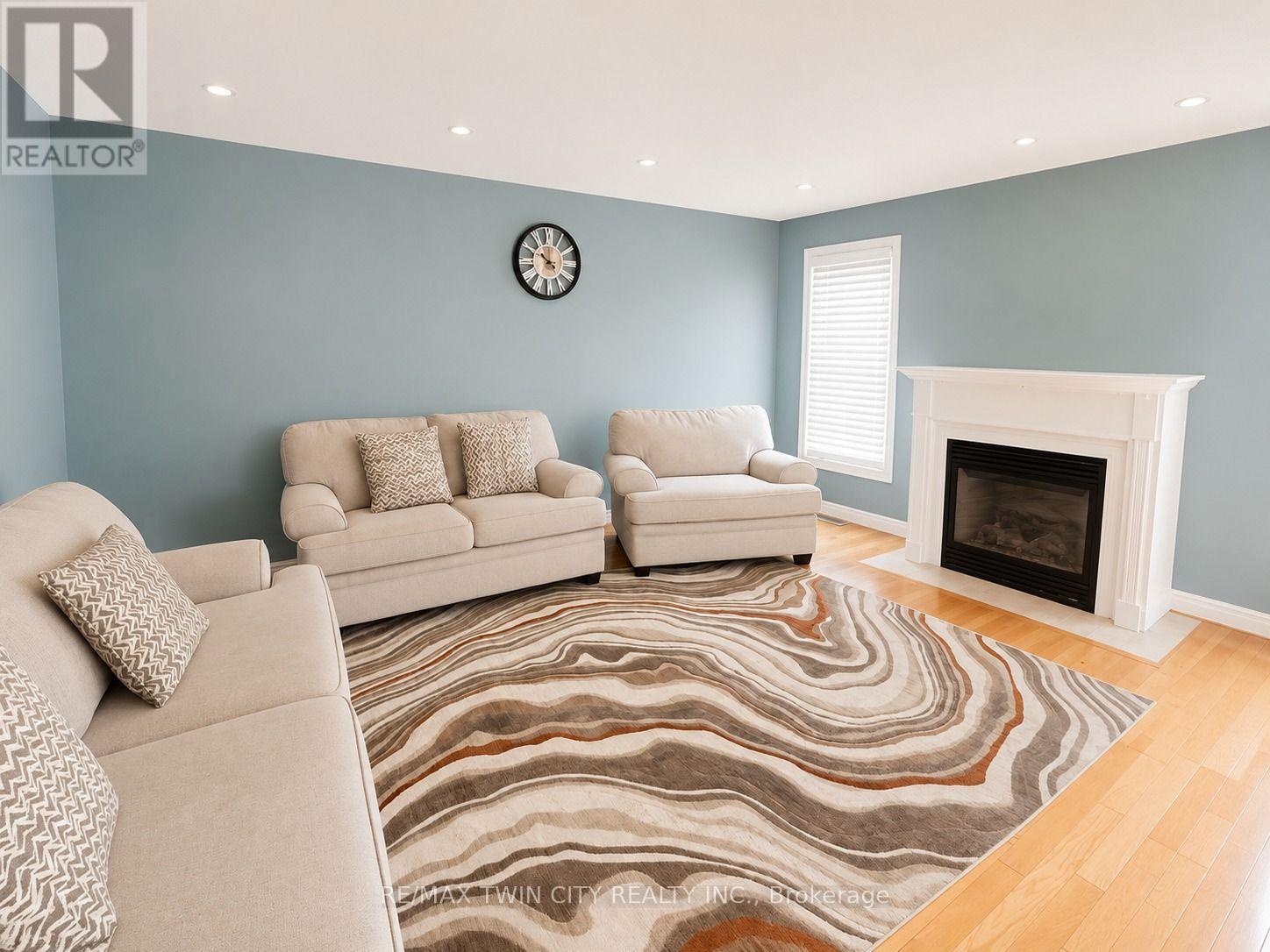 Upper - 72 Newcastle Drive, Kitchener, Ontario N2R 1X2 - Photo 5 - X13578772
