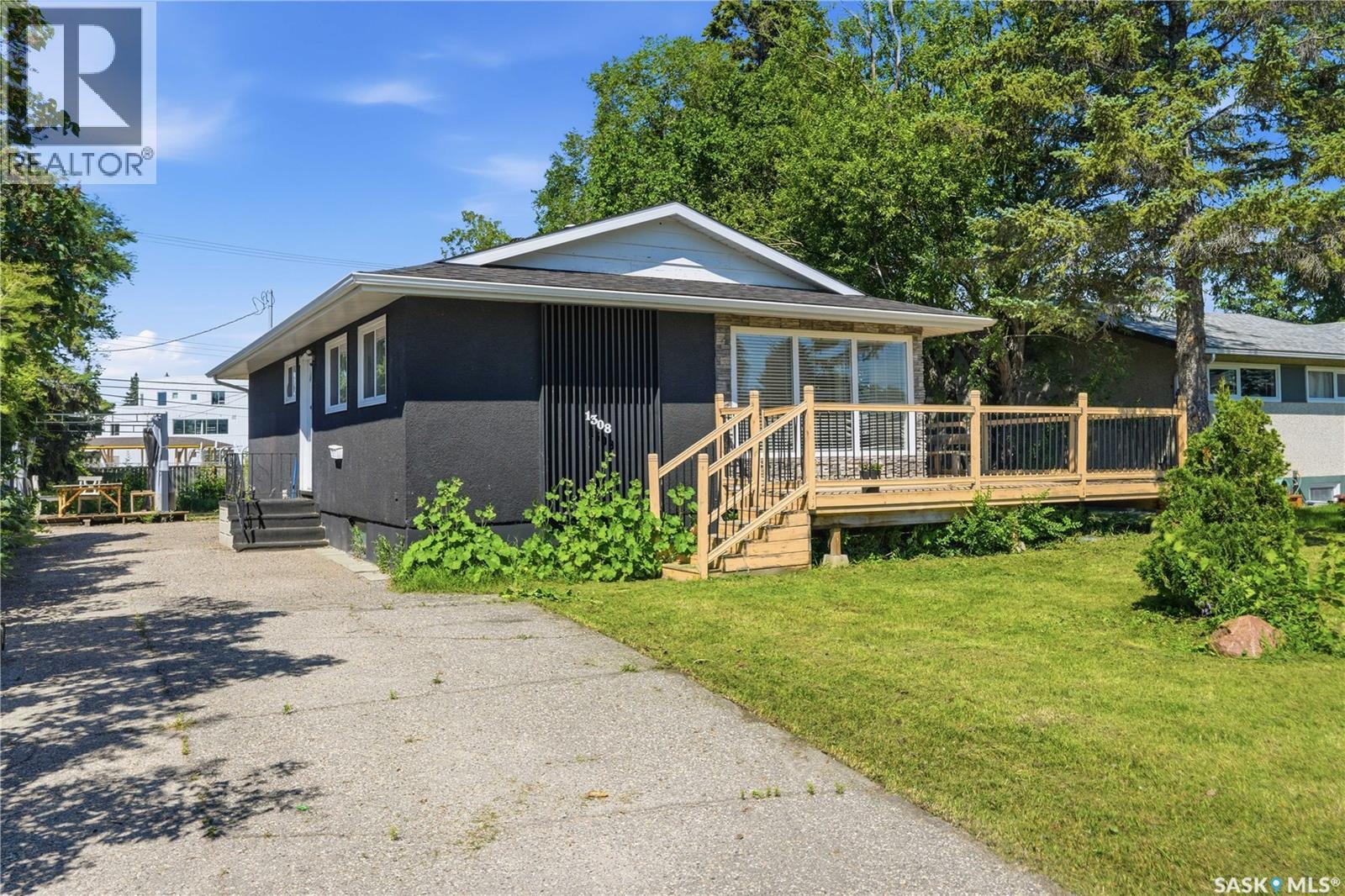 1308 Preston Avenue S, Saskatoon, Saskatchewan  S7H 2V4 - Photo 2 - SK042924