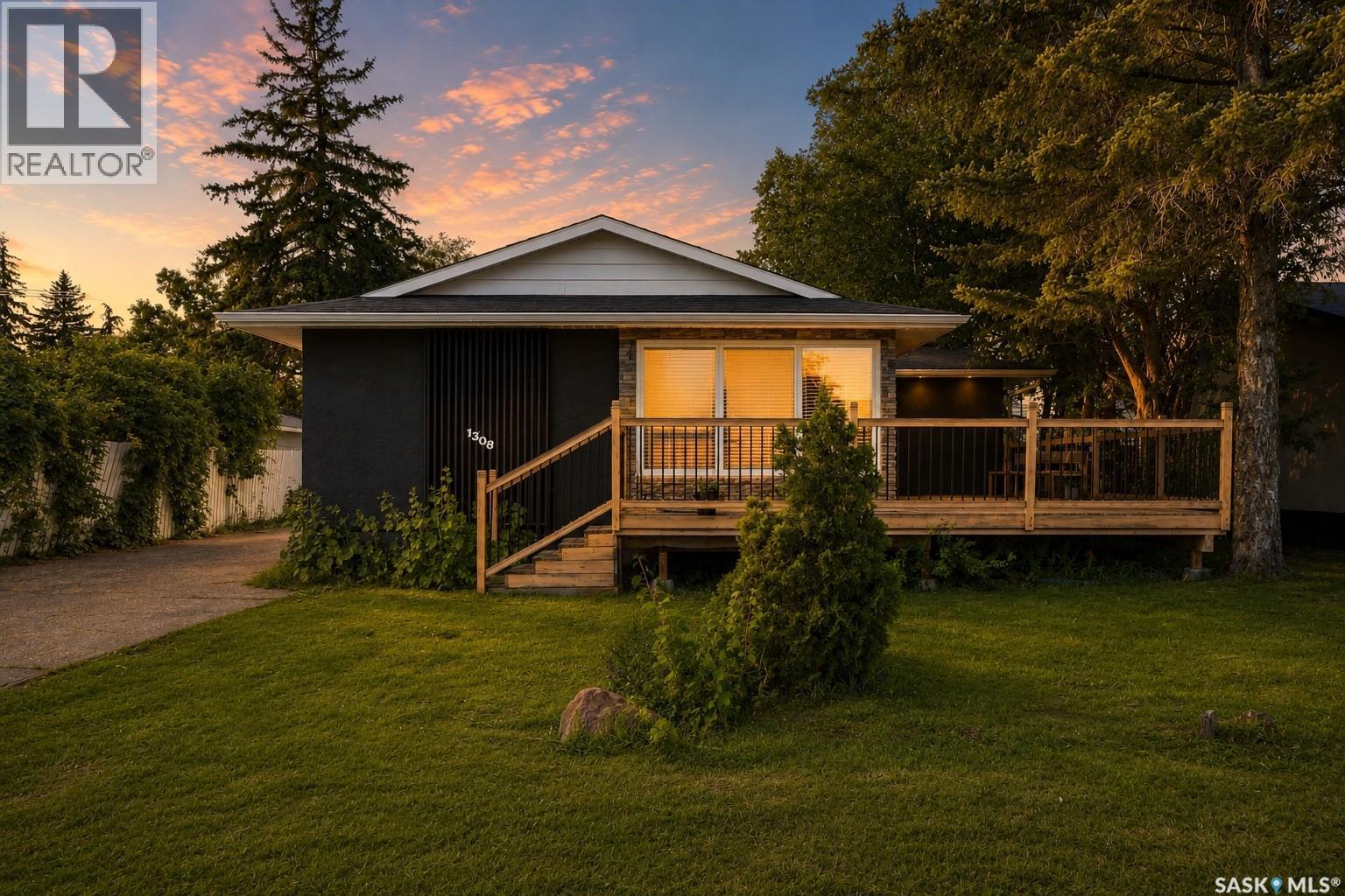 1308 Preston Avenue S, Saskatoon, Saskatchewan  S7H 2V4 - Photo 3 - SK042924